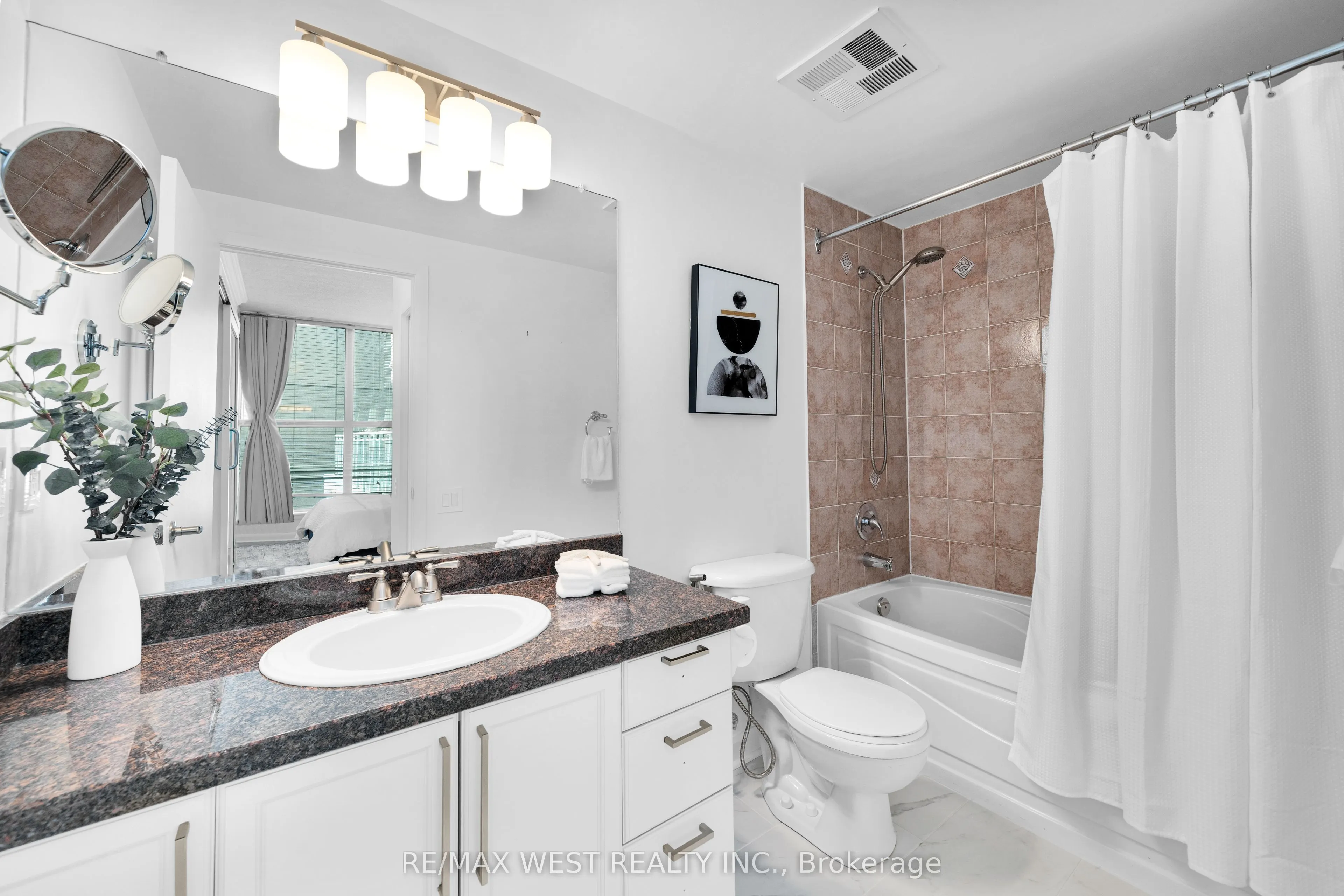 2067 Lake Shore Boulevard W, #202