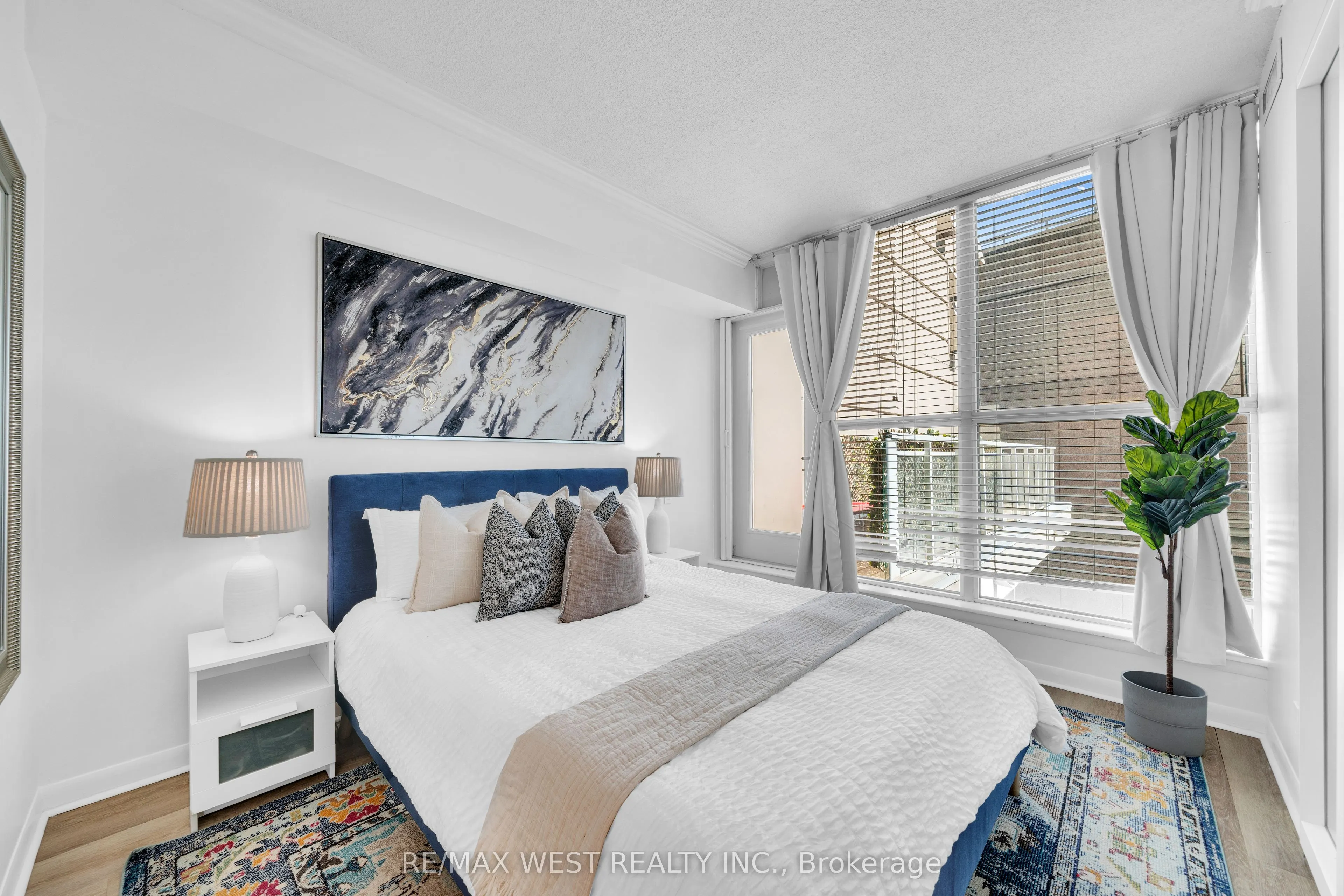 2067 Lake Shore Boulevard W, #202