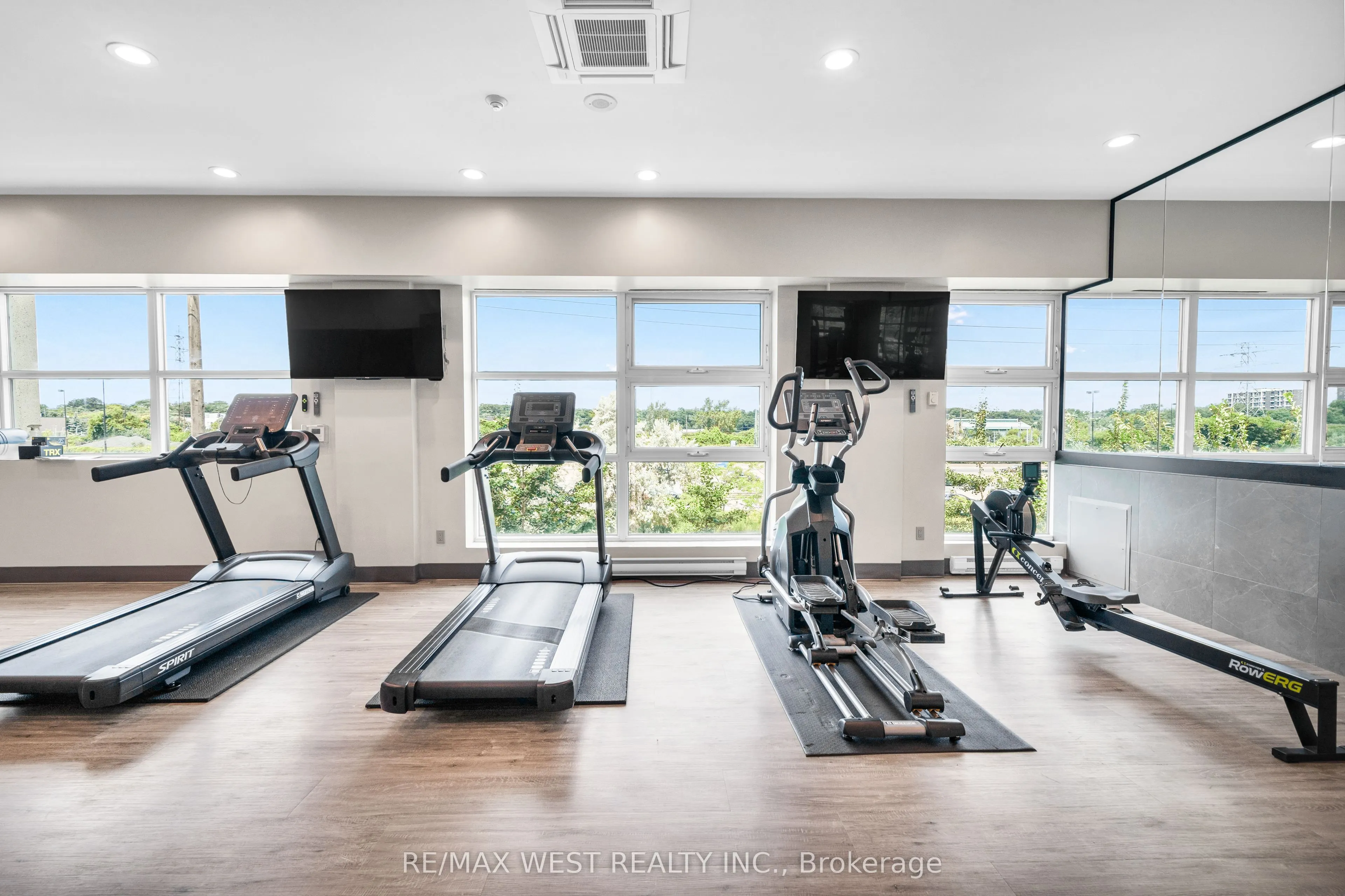 2067 Lake Shore Boulevard W, #202