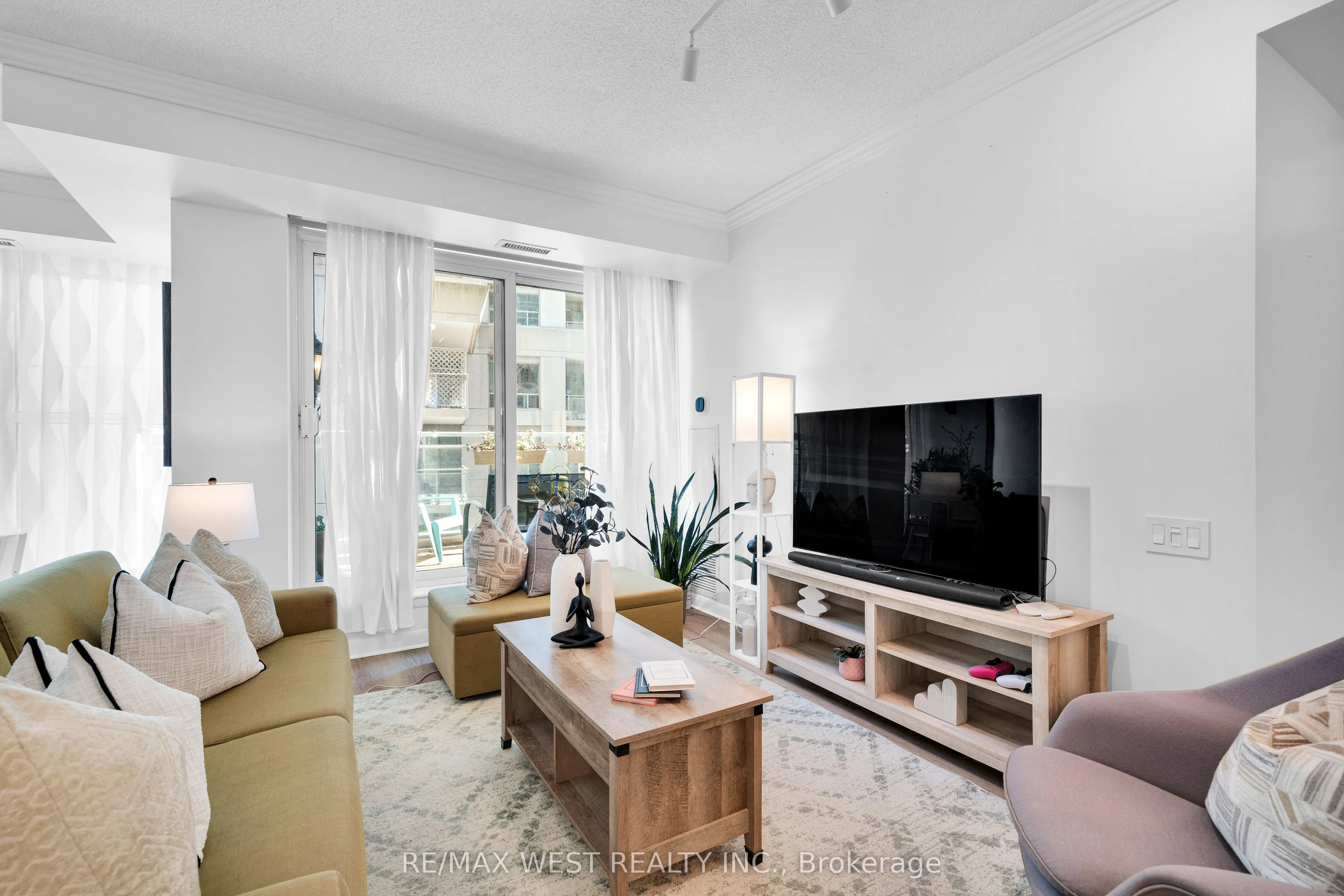 2067 Lake Shore Boulevard W, #202