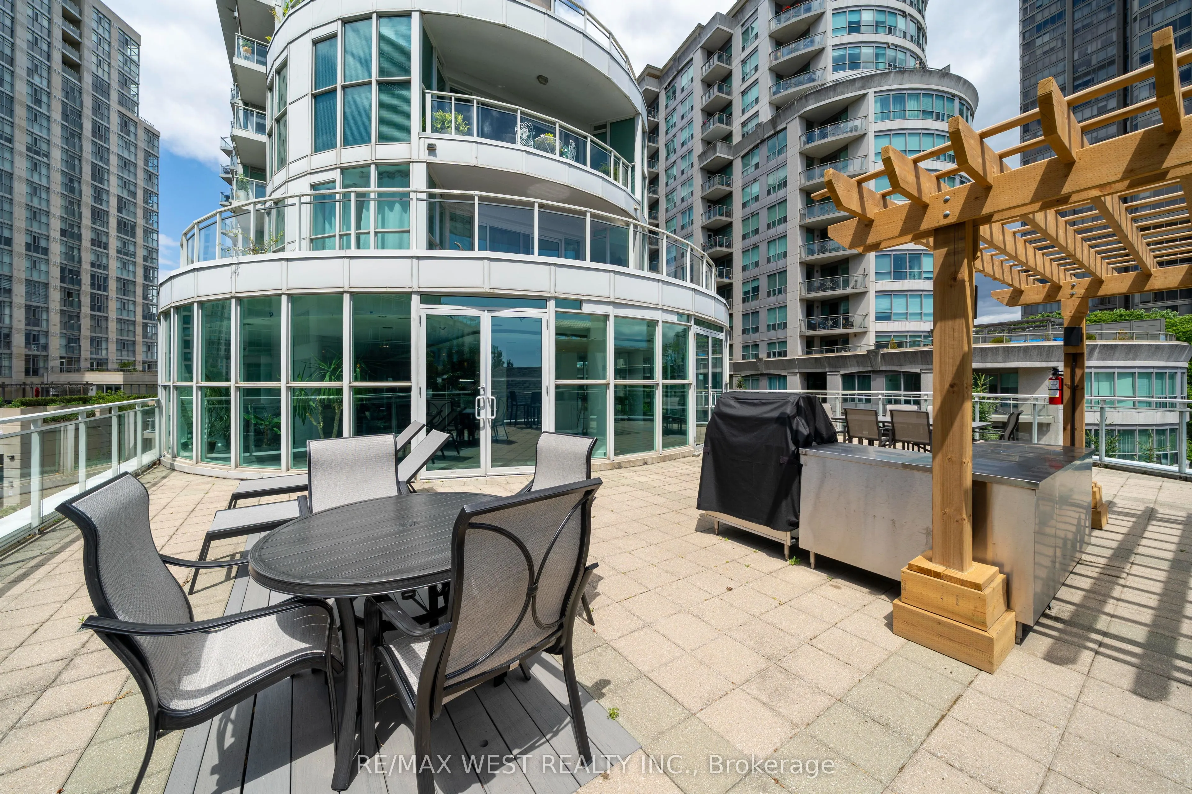 2067 Lake Shore Boulevard W, #202