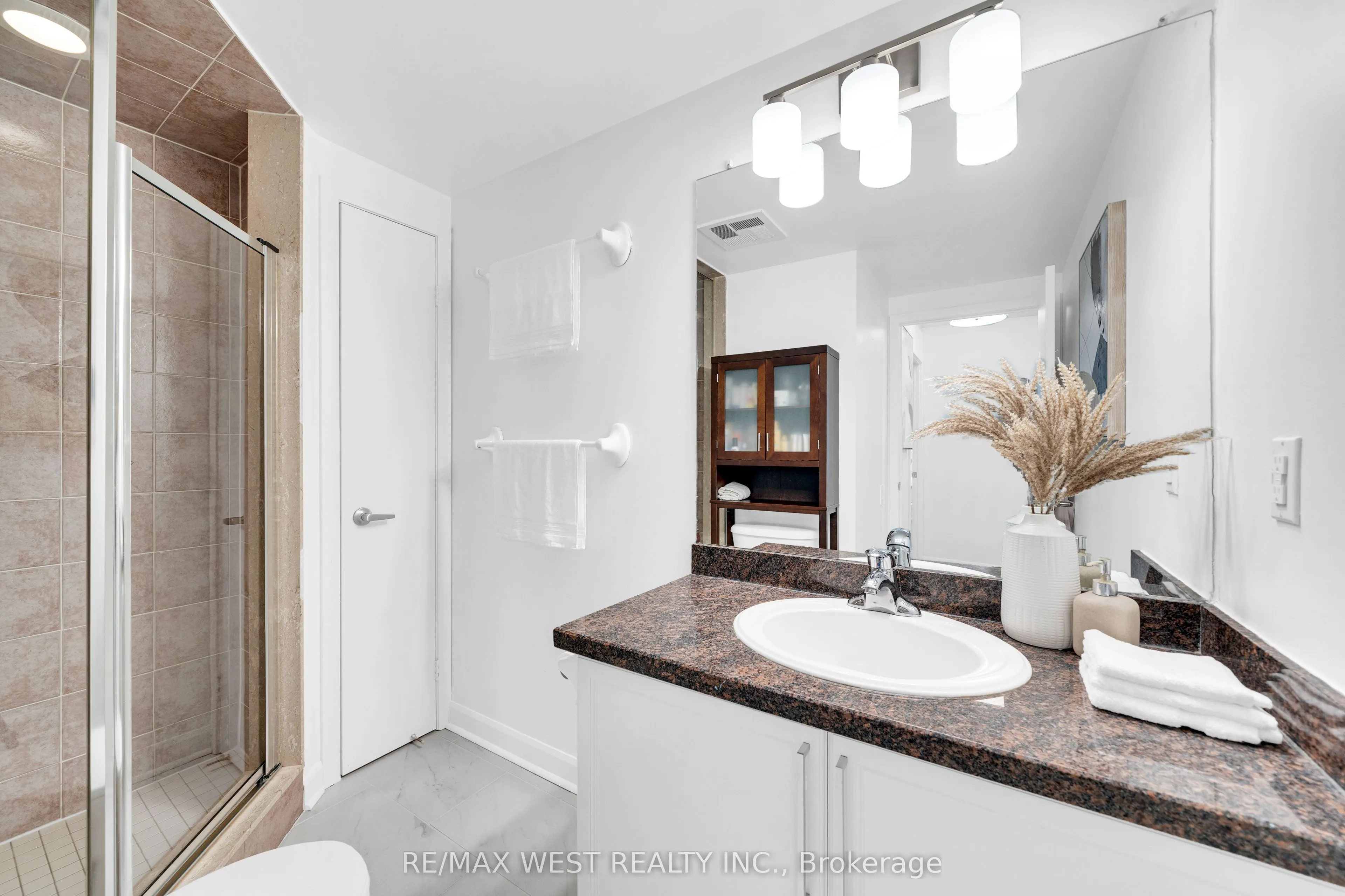 2067 Lake Shore Boulevard W, #202