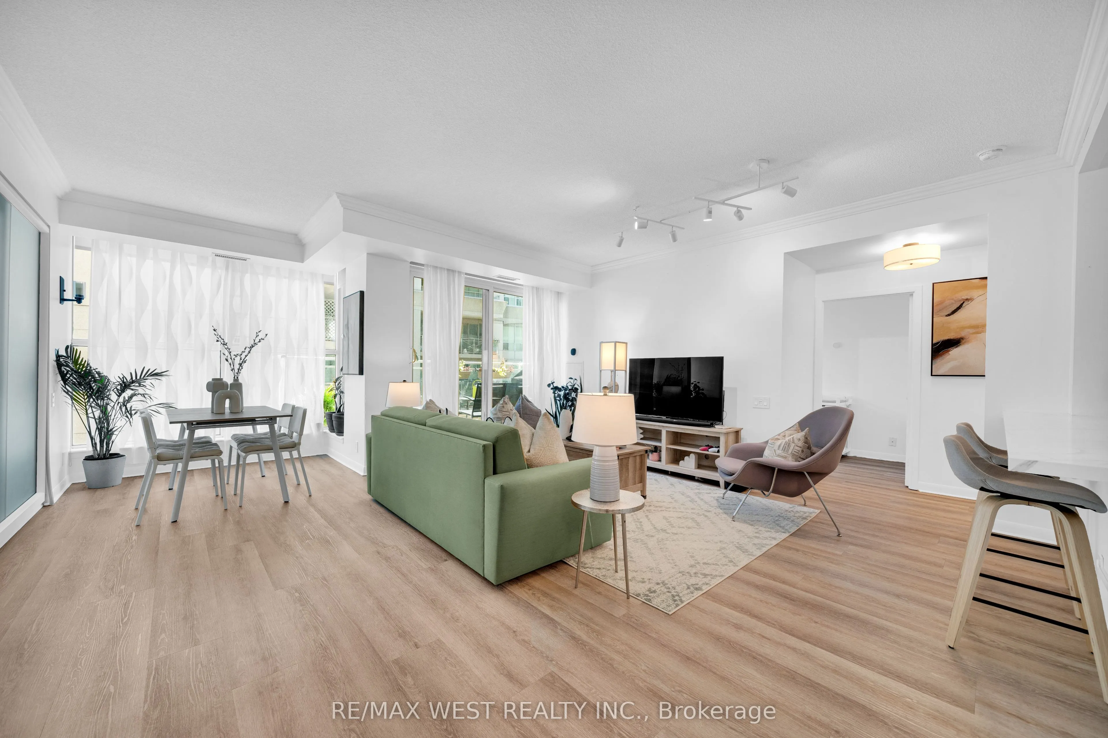 2067 Lake Shore Boulevard W, #202
