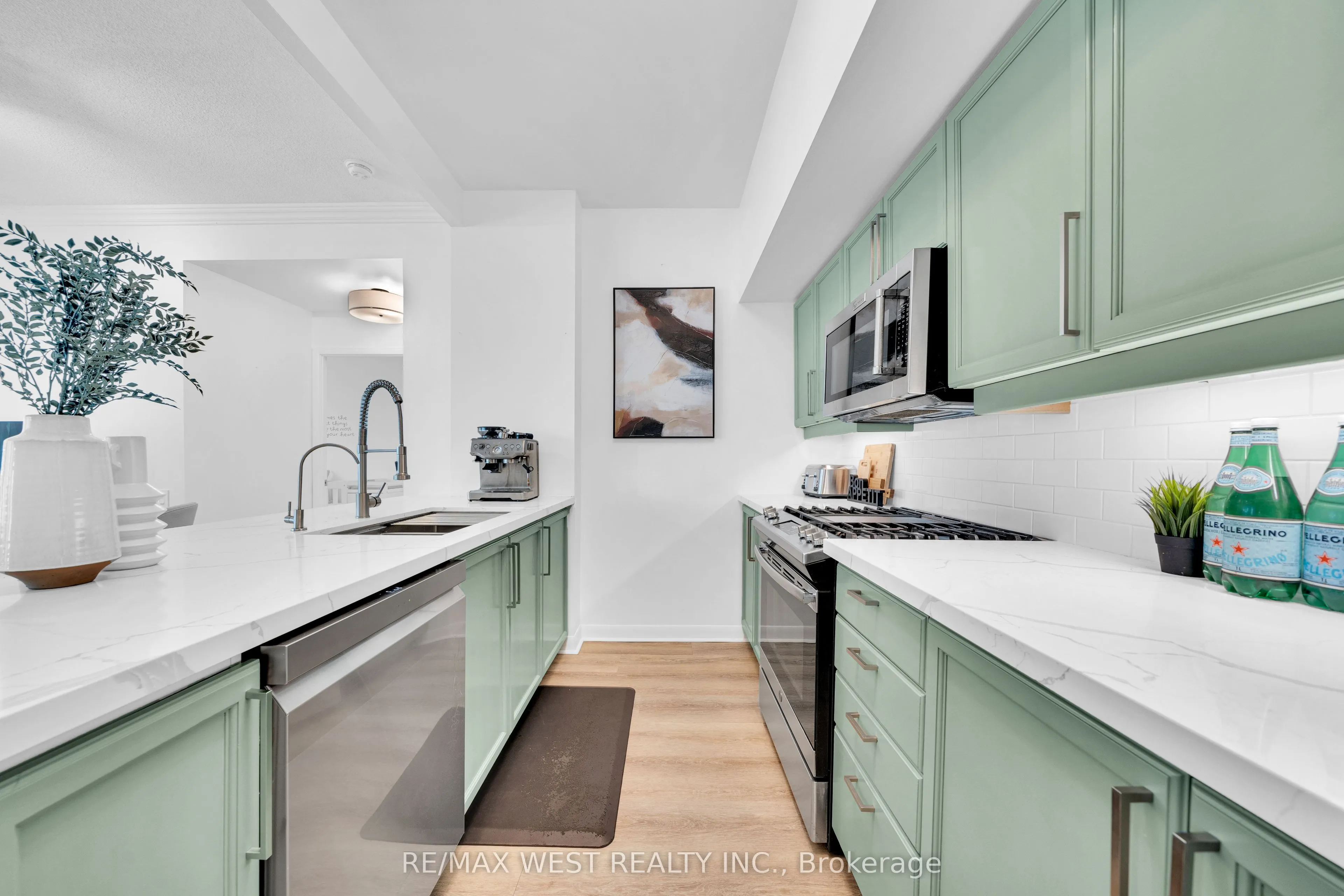 2067 Lake Shore Boulevard W, #202
