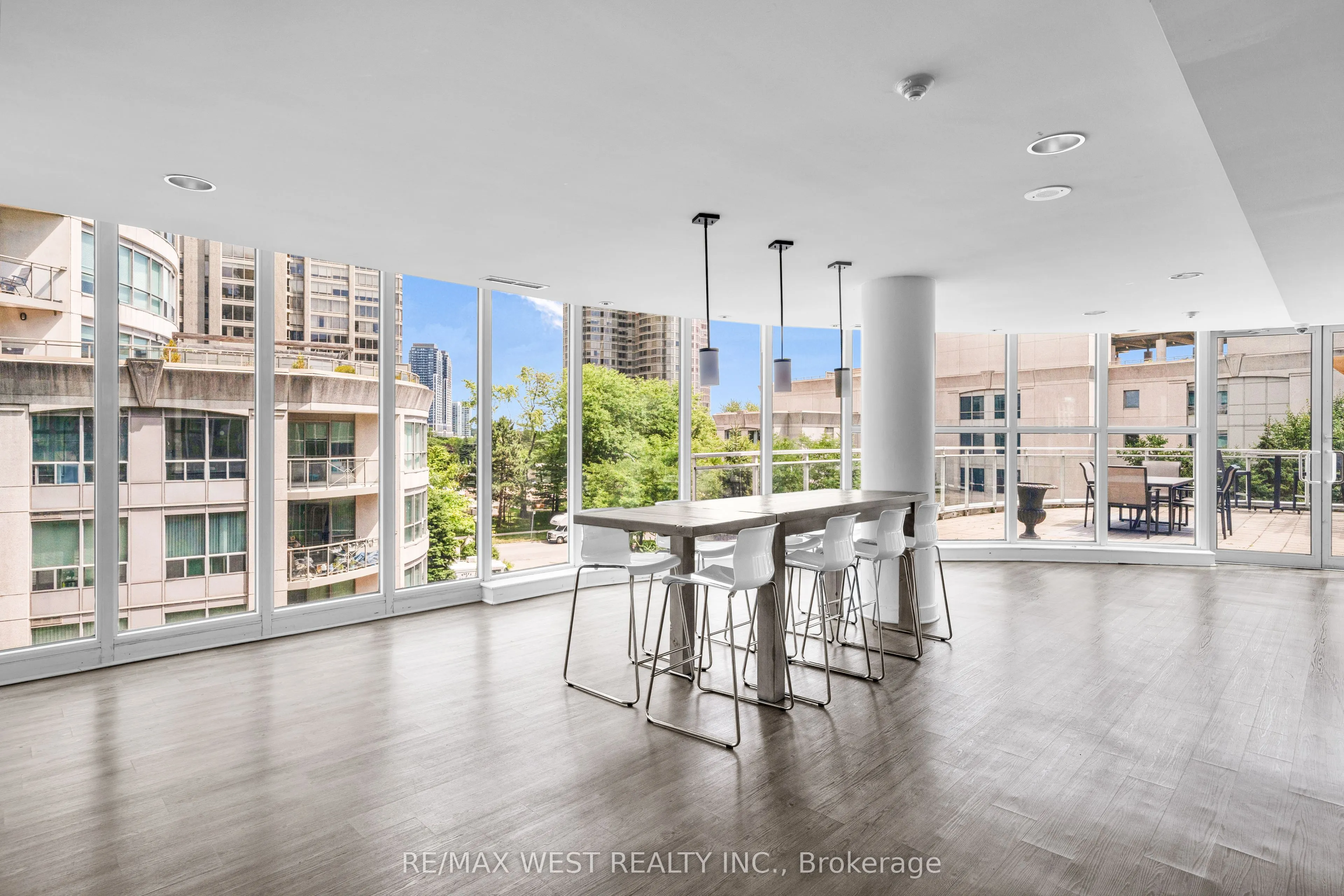 2067 Lake Shore Boulevard W, #202