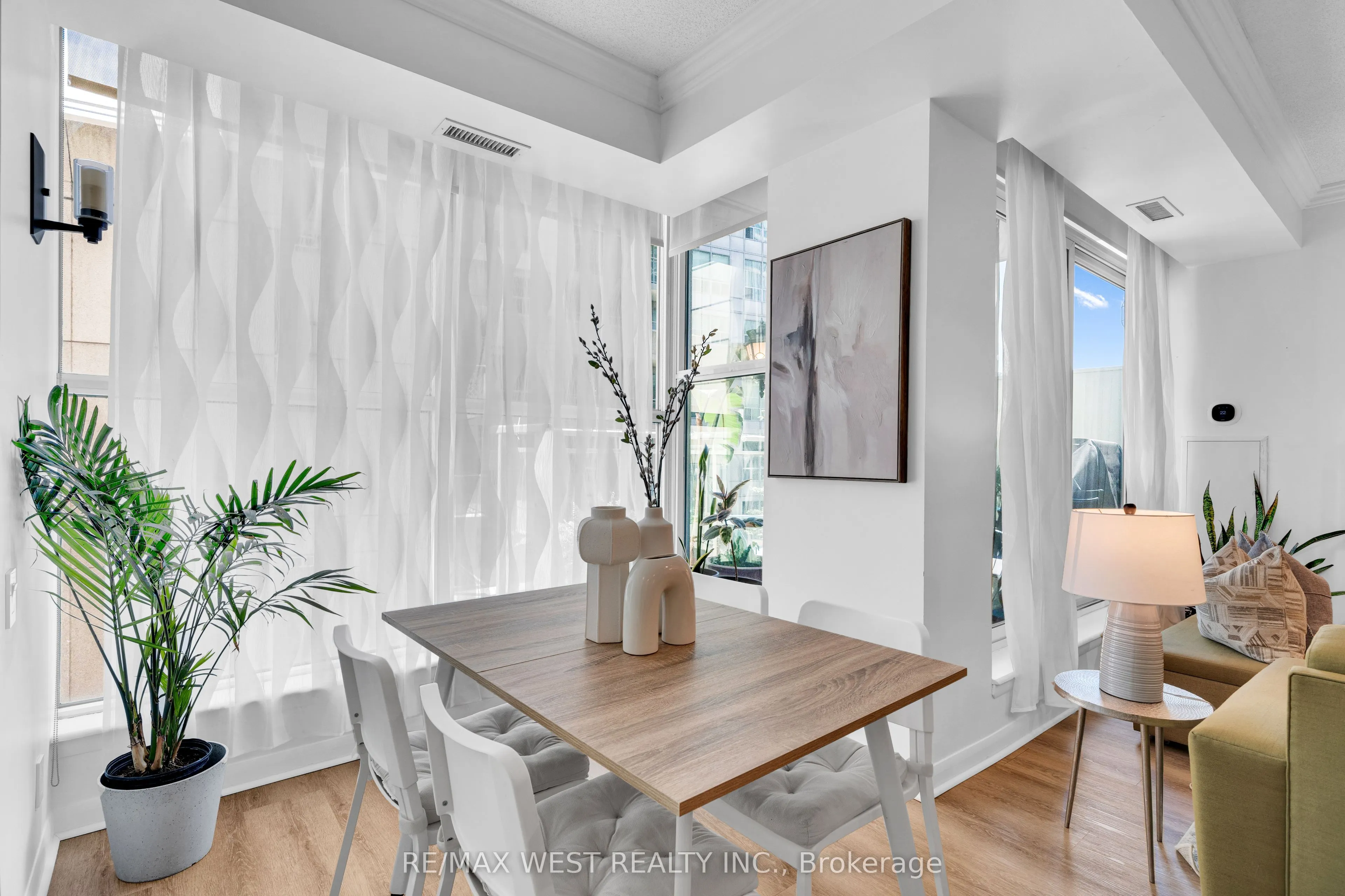 2067 Lake Shore Boulevard W, #202