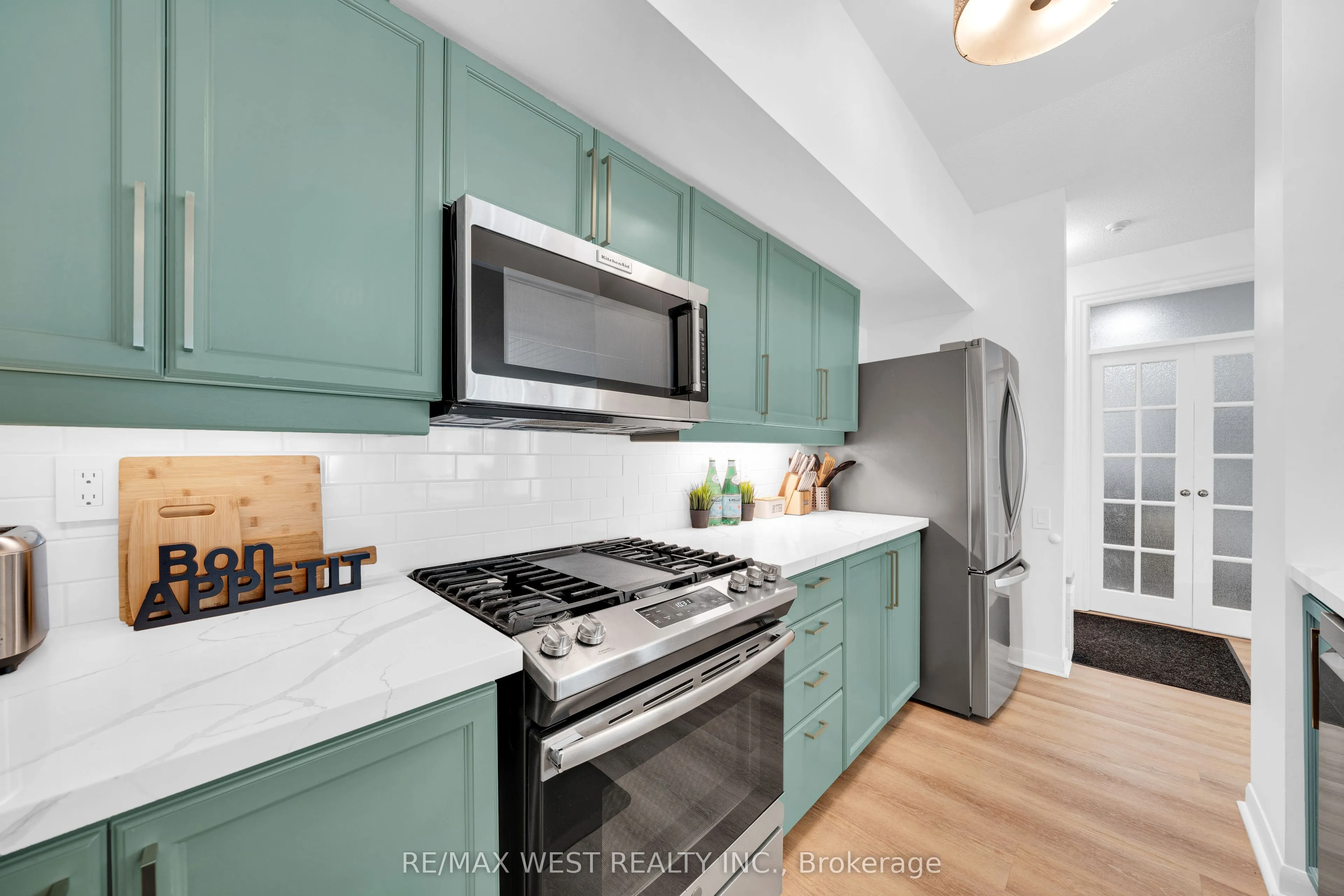 2067 Lake Shore Boulevard W, #202