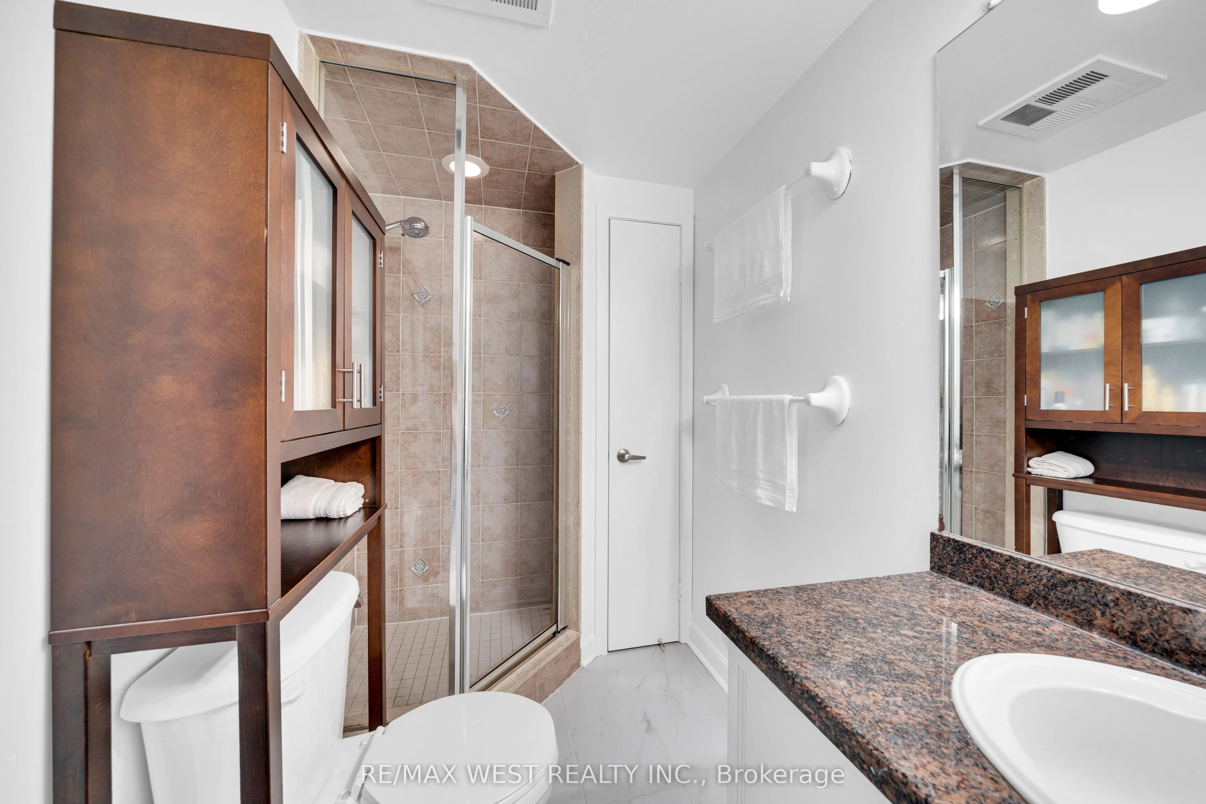 2067 Lake Shore Boulevard W, #202