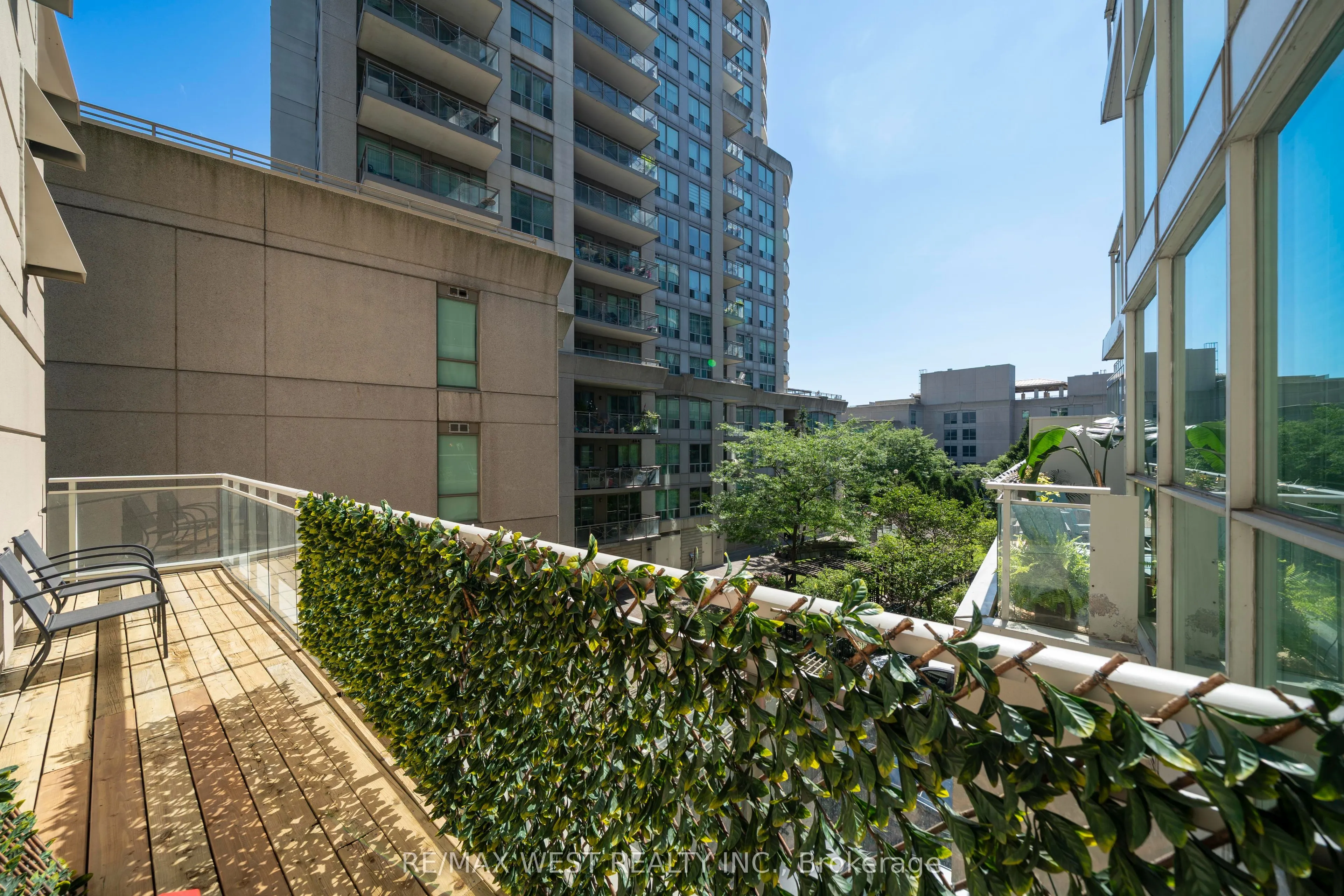 2067 Lake Shore Boulevard W, #202