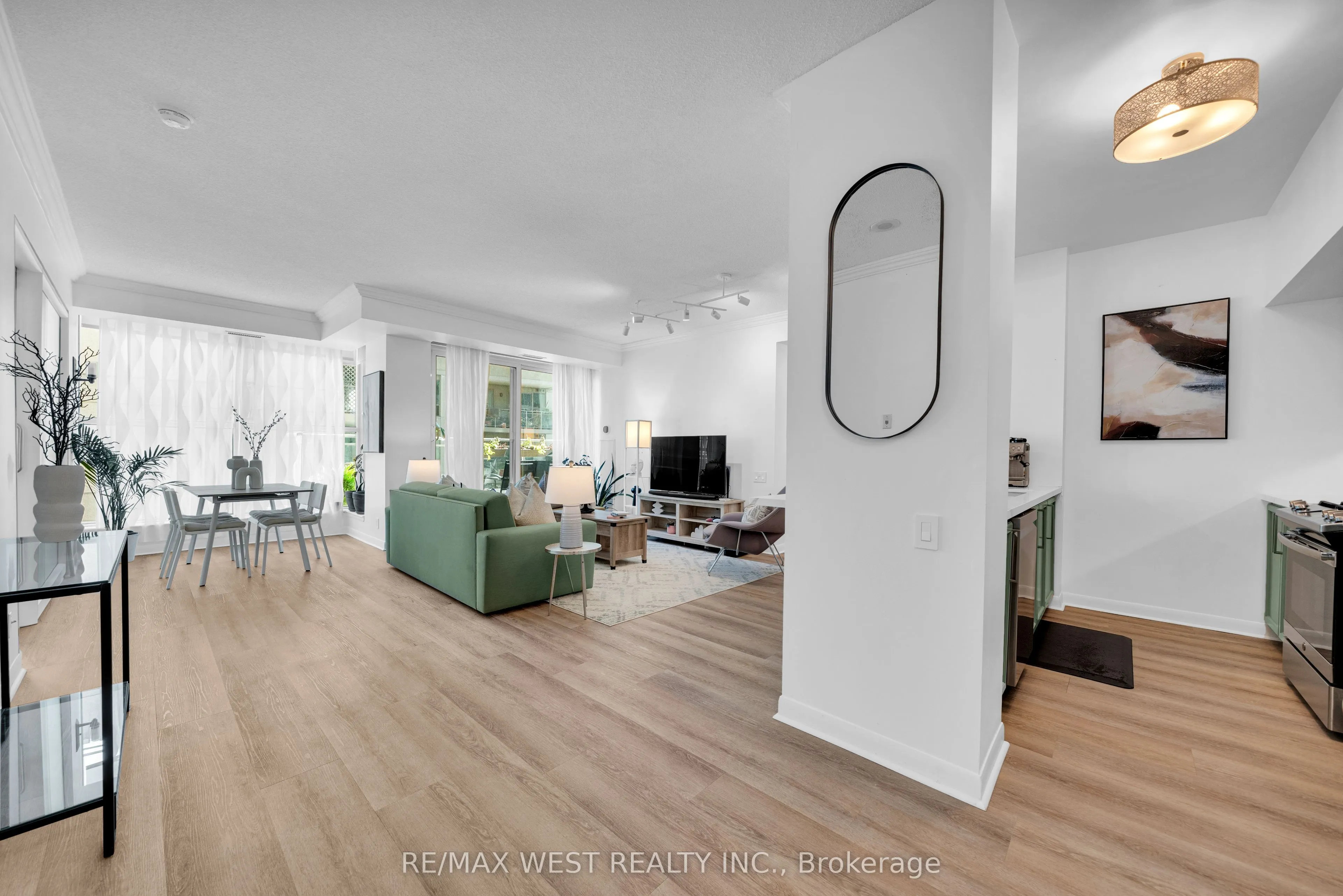 2067 Lake Shore Boulevard W, #202