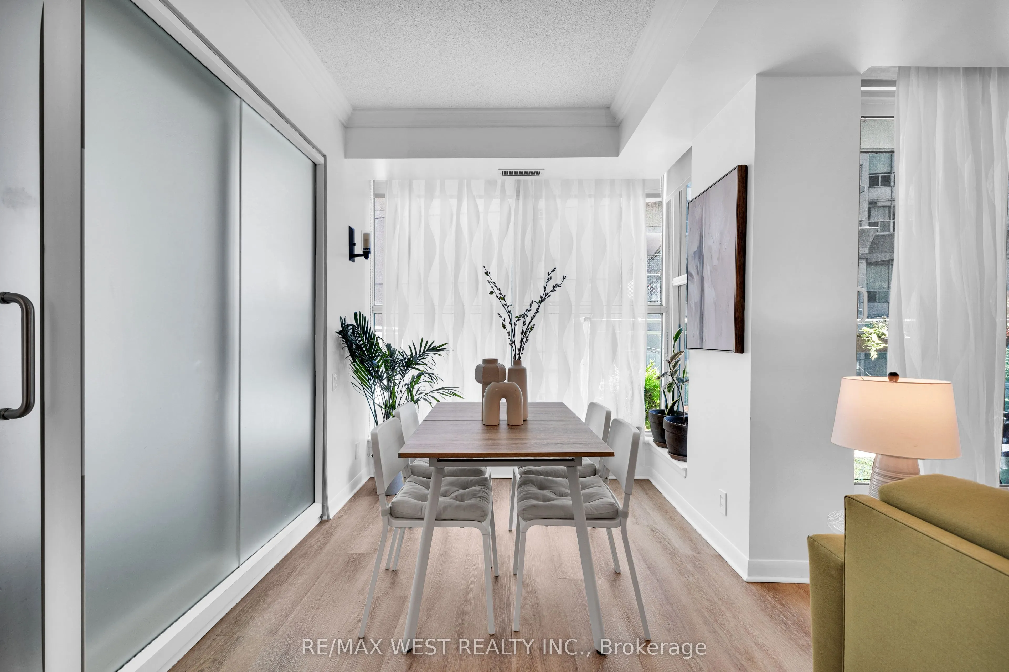 2067 Lake Shore Boulevard W, #202