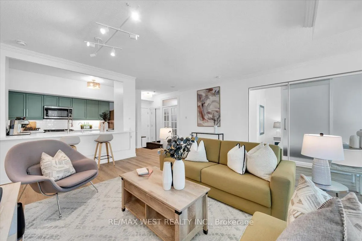 2067 Lake Shore Boulevard W, #202