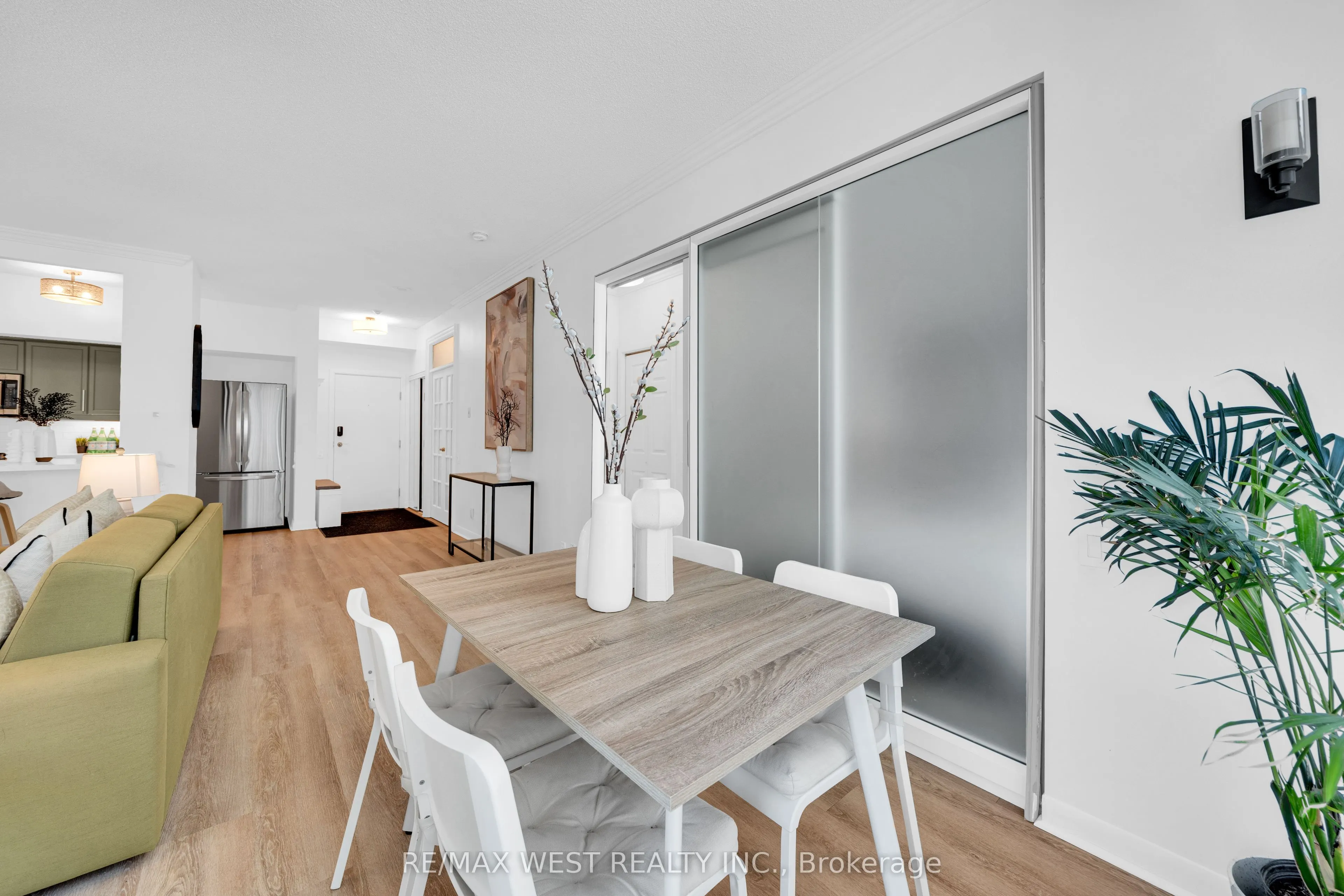 2067 Lake Shore Boulevard W, #202
