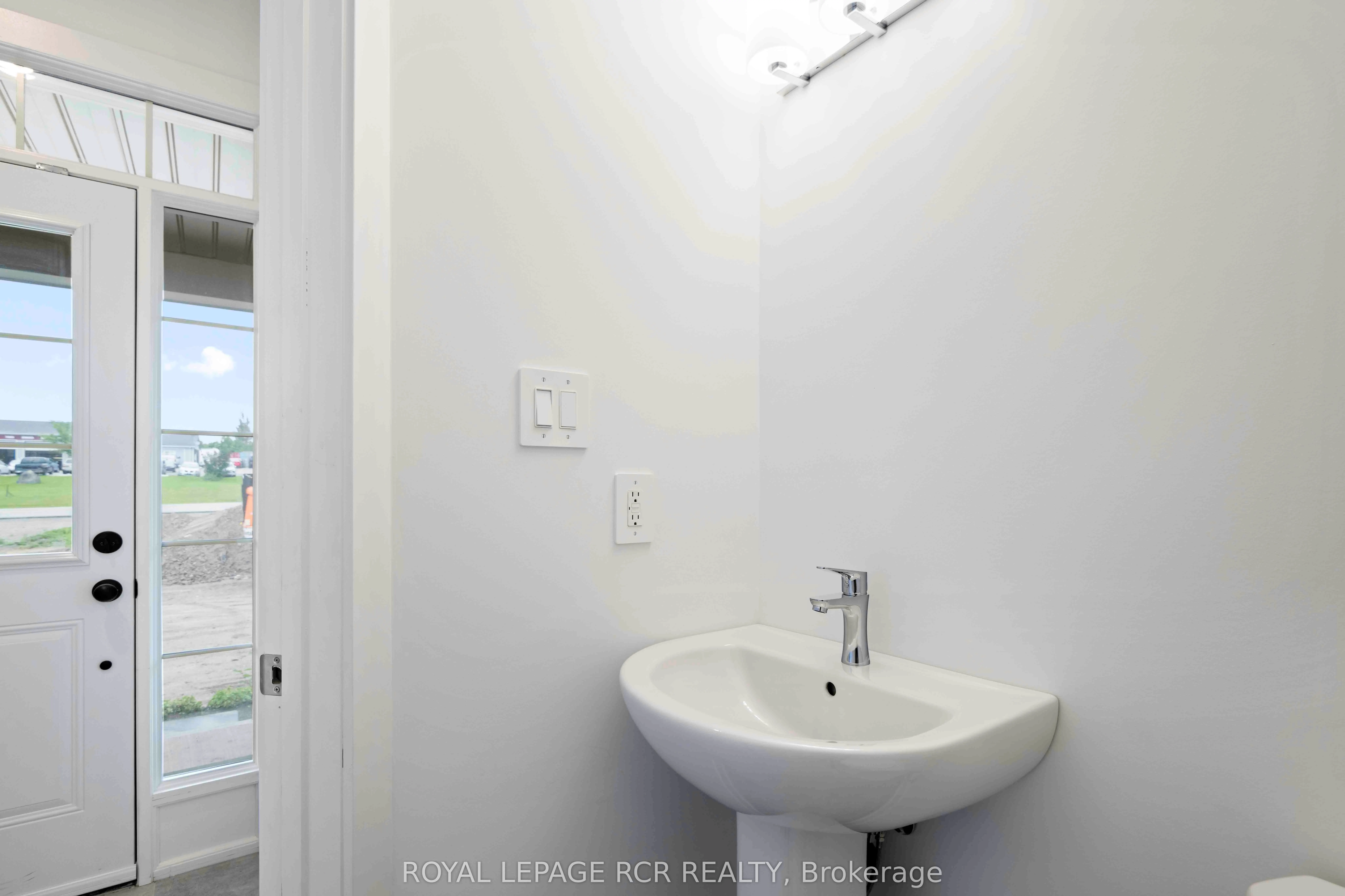 690 Broadway, #28