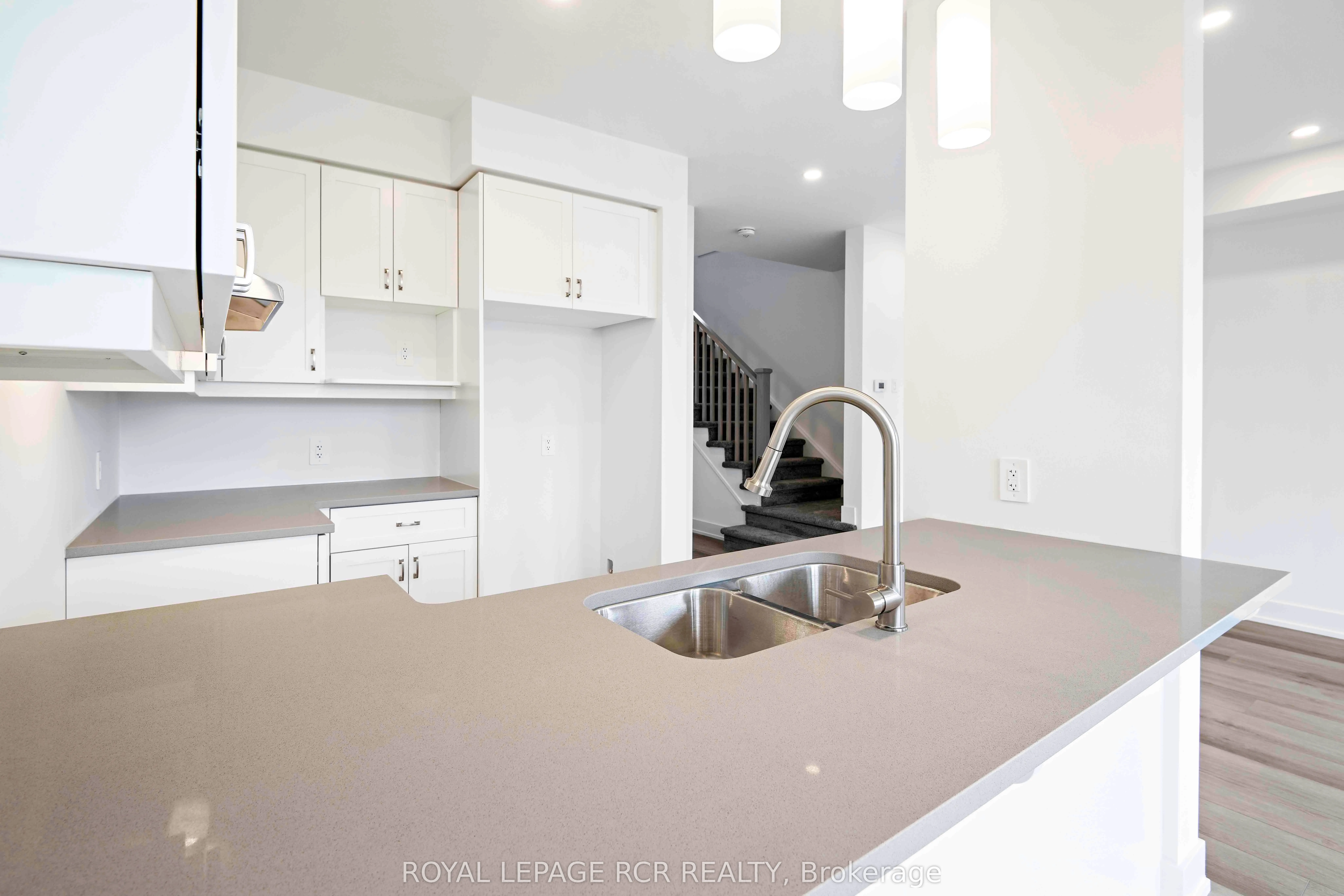 690 Broadway, #28