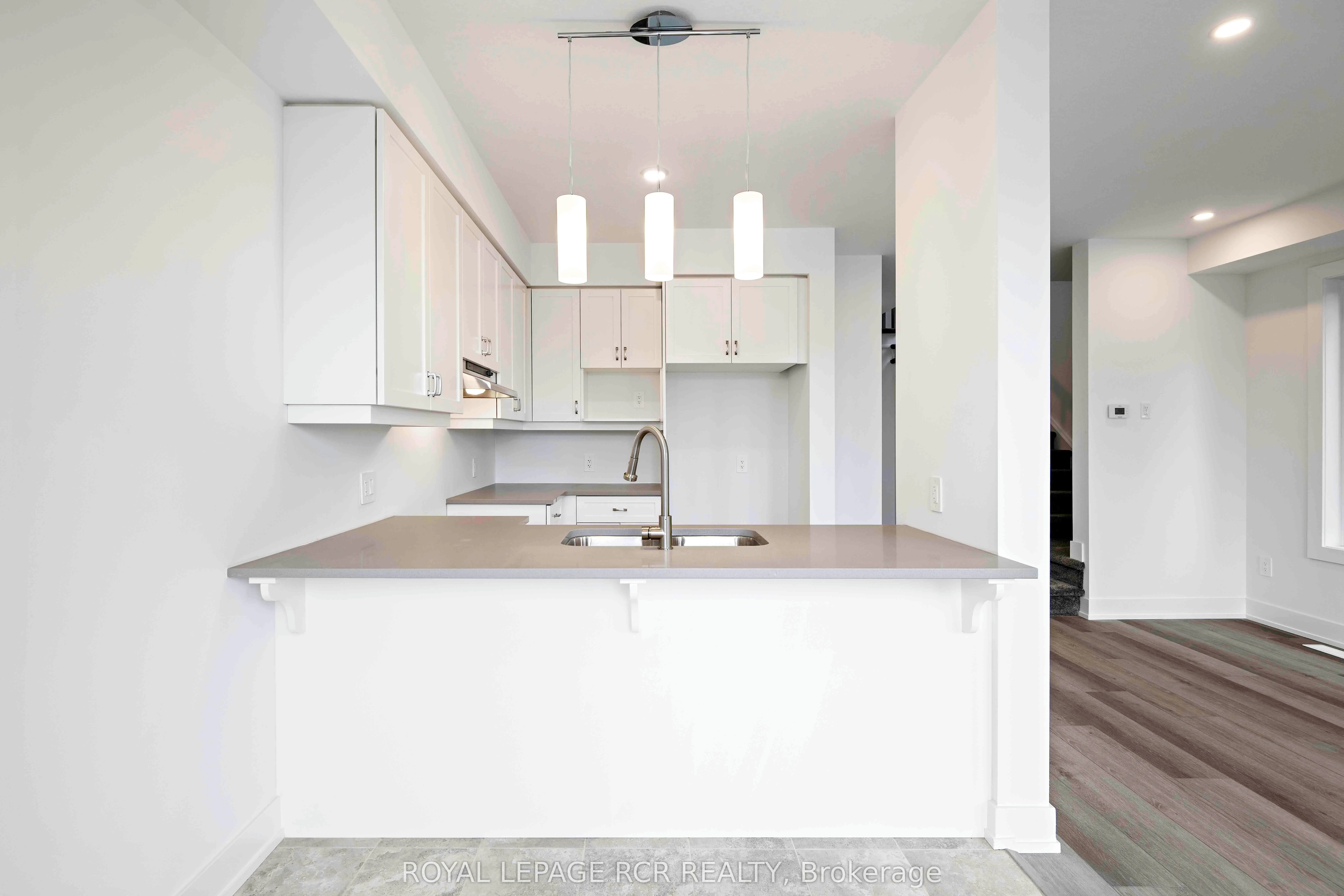 690 Broadway, #28