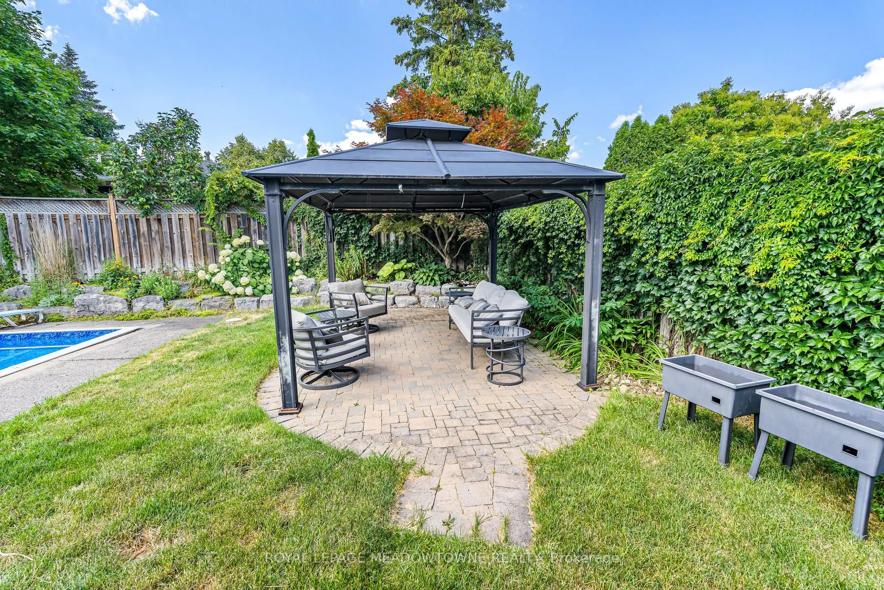 113 Irwin Crescent
