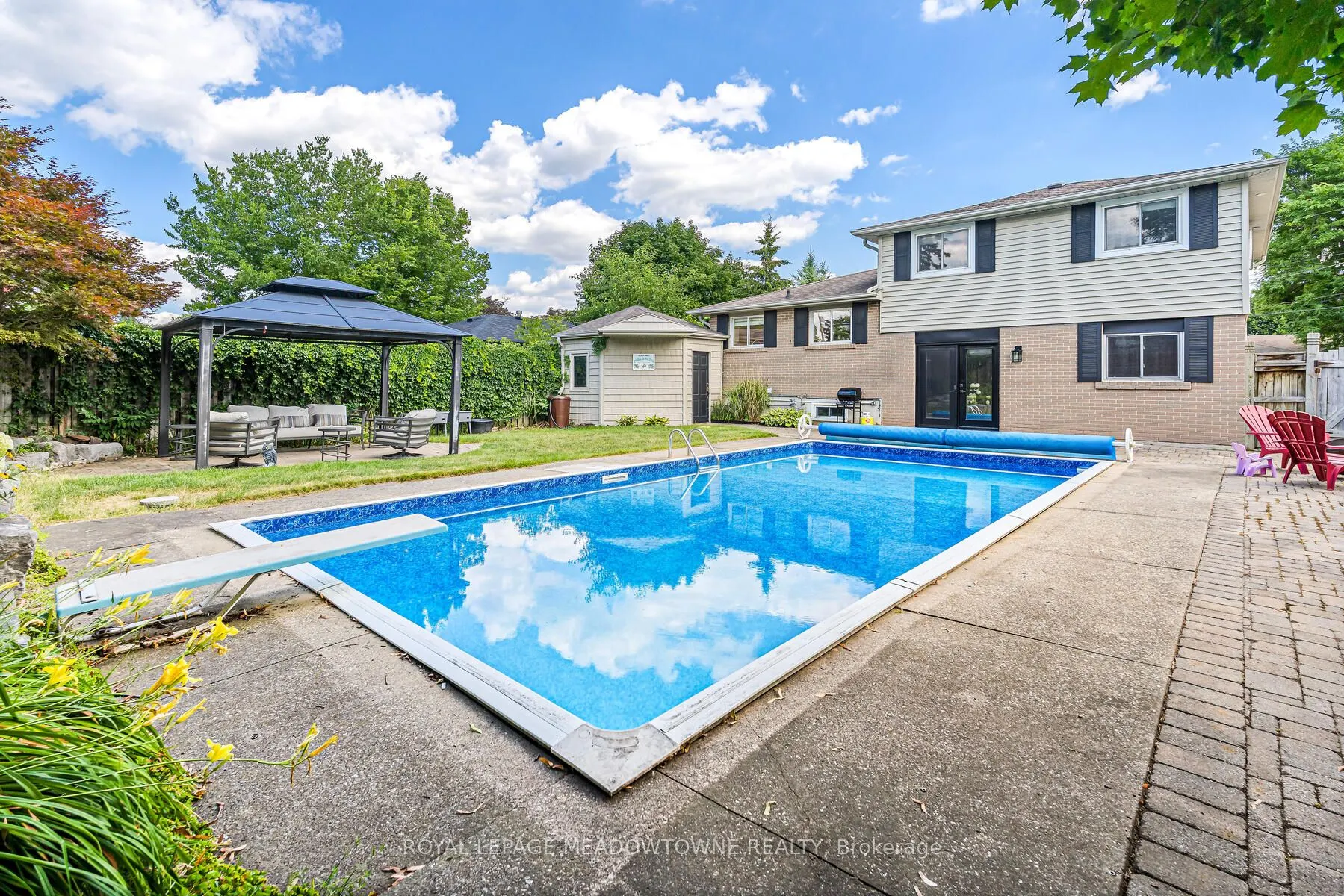 113 Irwin Crescent