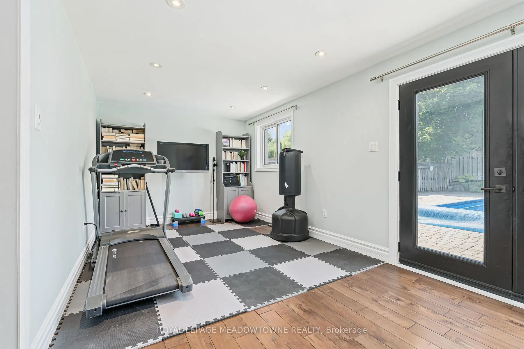 113 Irwin Crescent