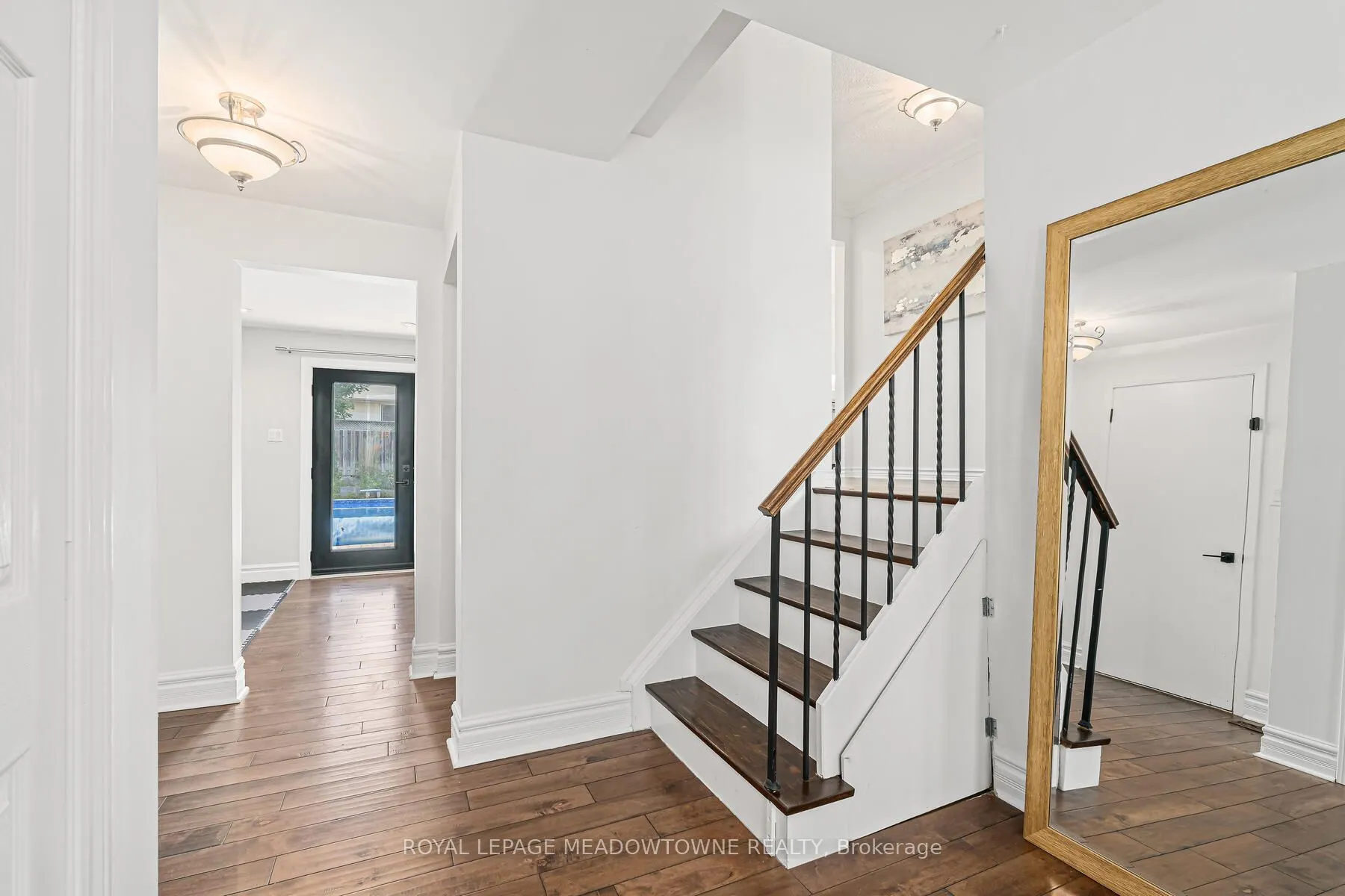 113 Irwin Crescent
