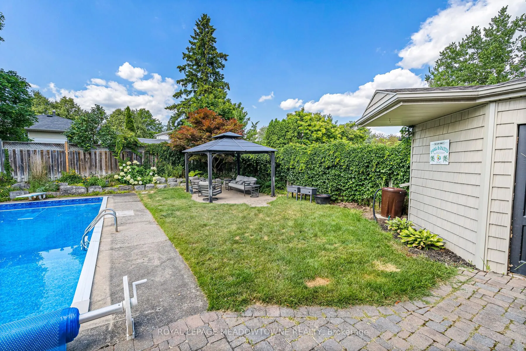 113 Irwin Crescent