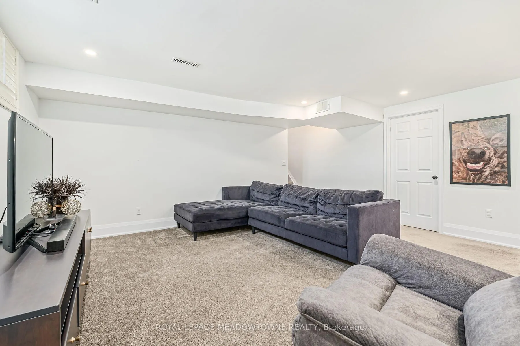 113 Irwin Crescent