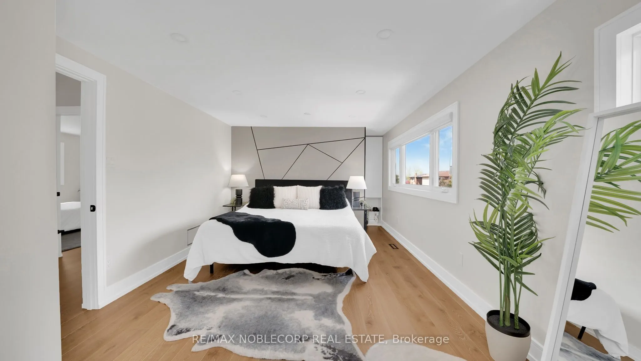 199 Ellwood Drive W