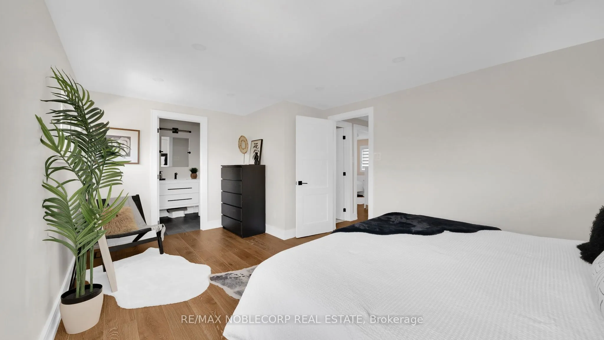 199 Ellwood Drive W