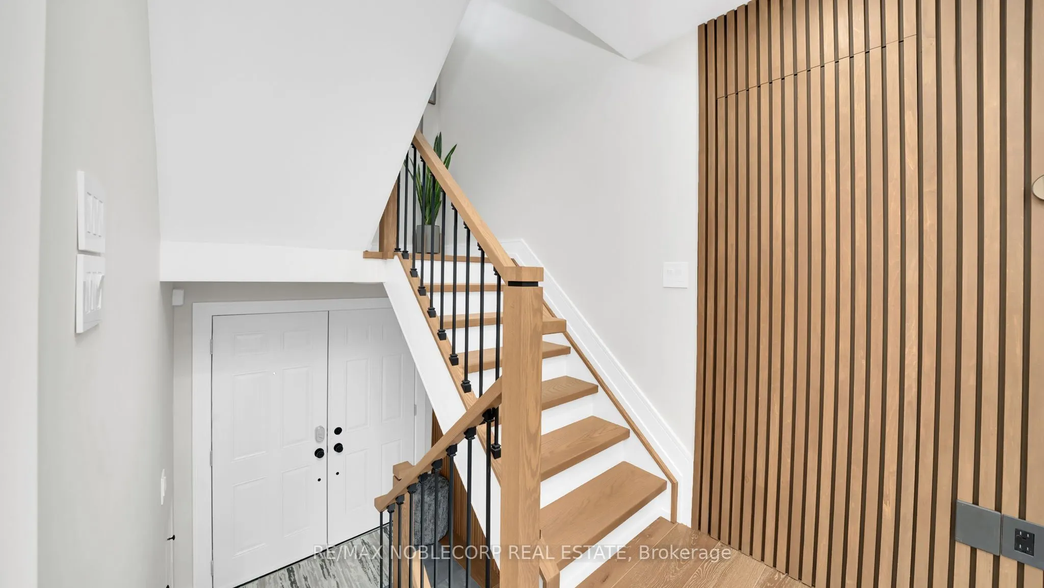 199 Ellwood Drive W