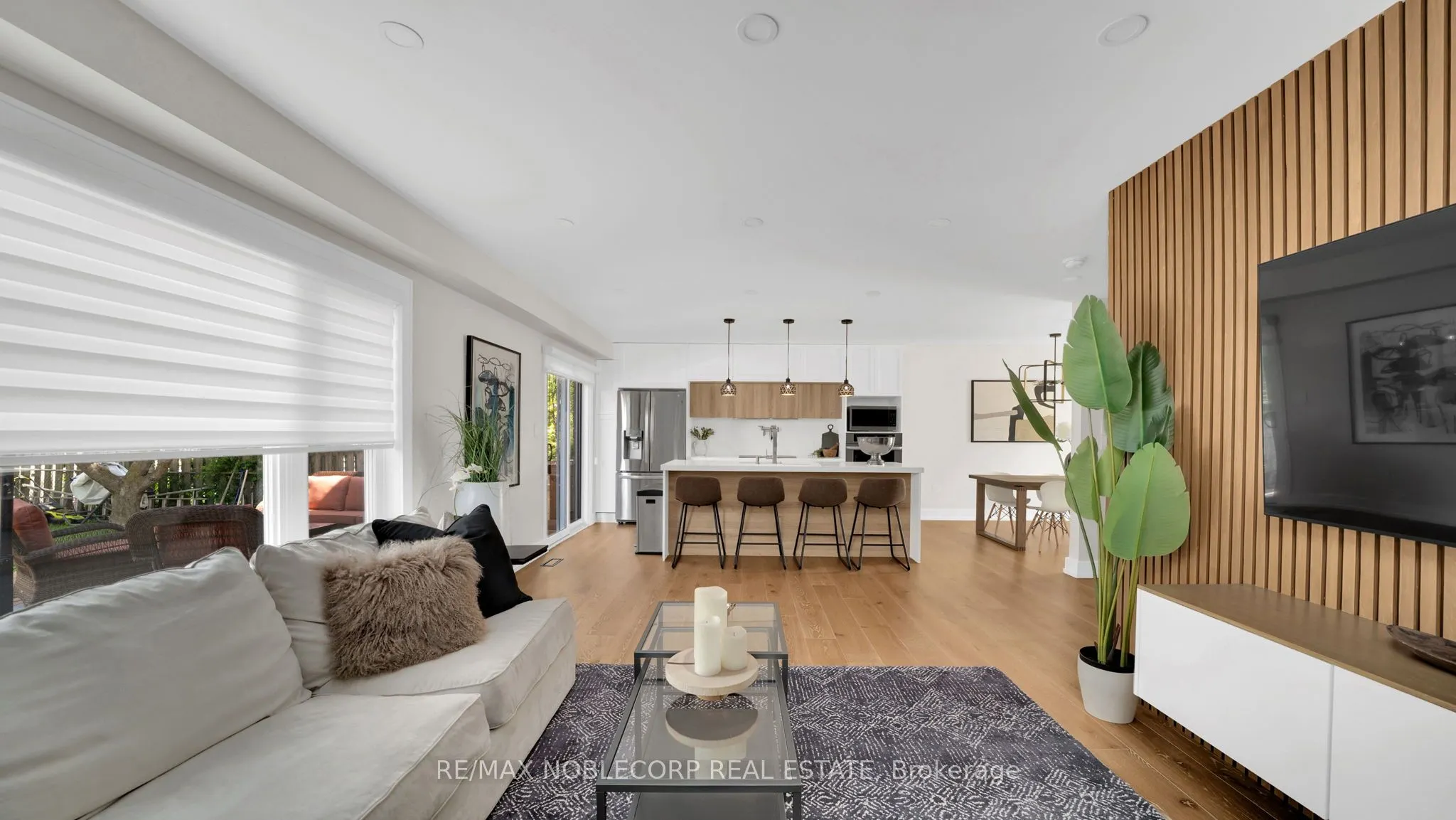 199 Ellwood Drive W