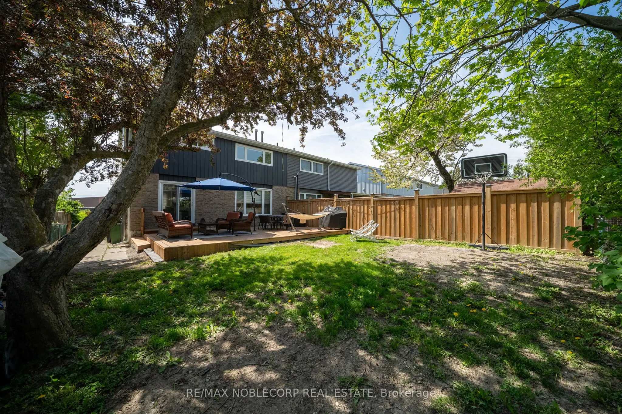199 Ellwood Drive W