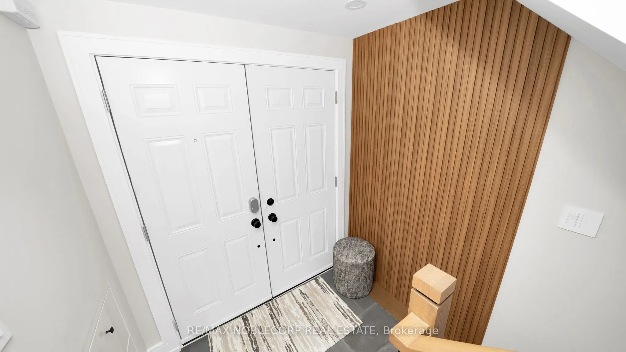 199 Ellwood Drive W