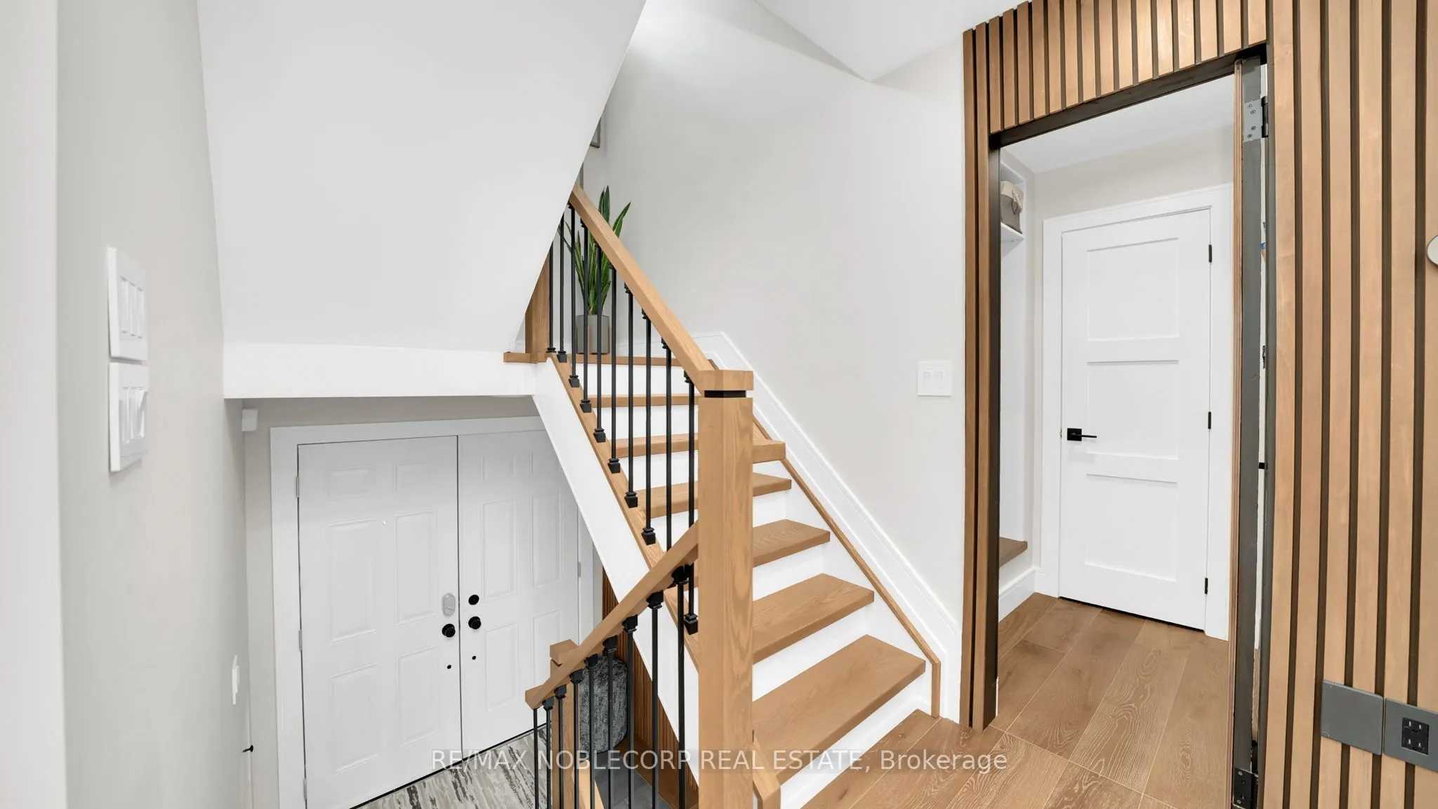 199 Ellwood Drive W