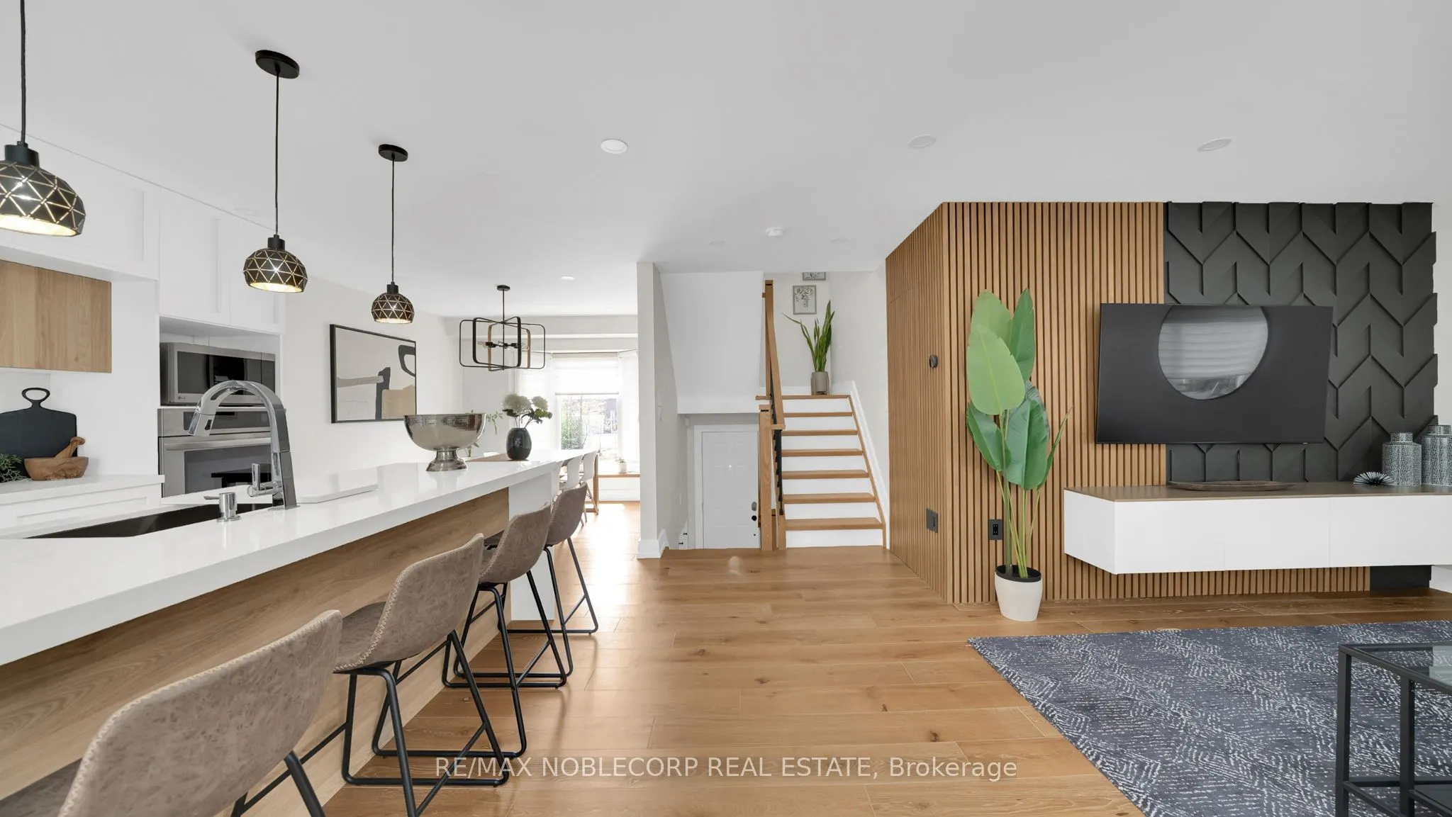 199 Ellwood Drive W