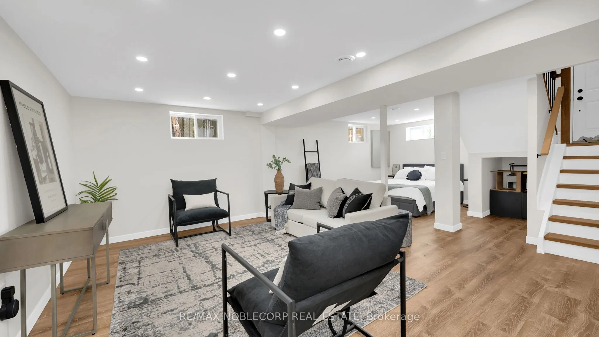 199 Ellwood Drive W