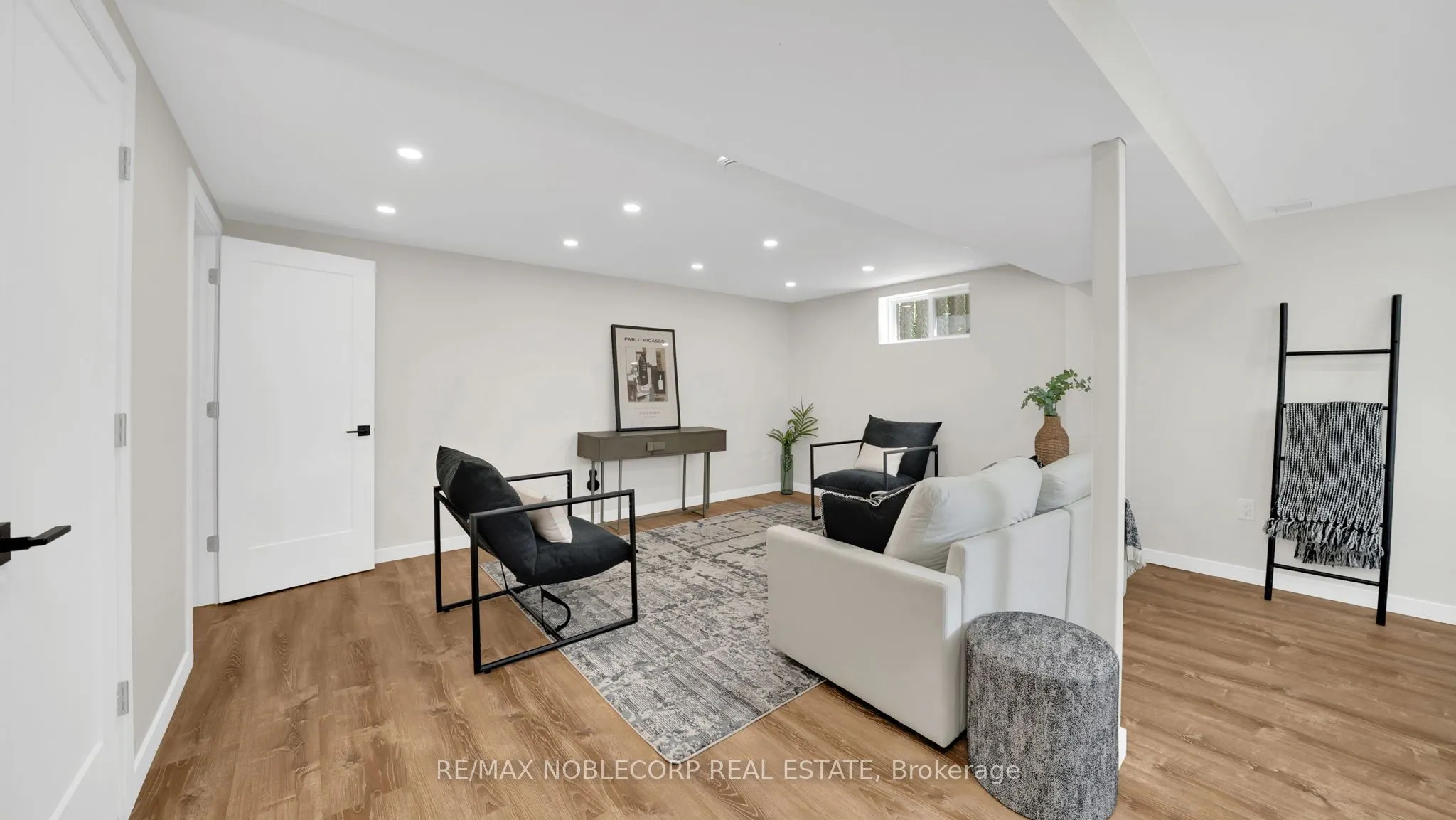 199 Ellwood Drive W