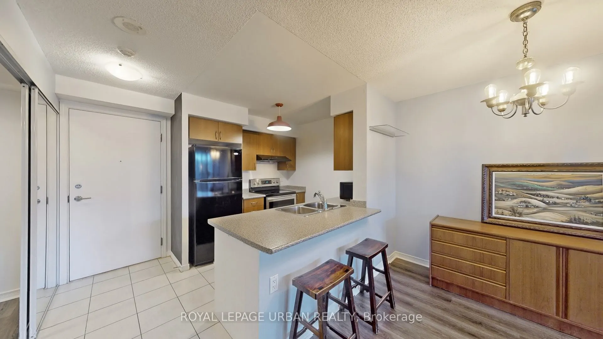 60 Heintzman Street, #428