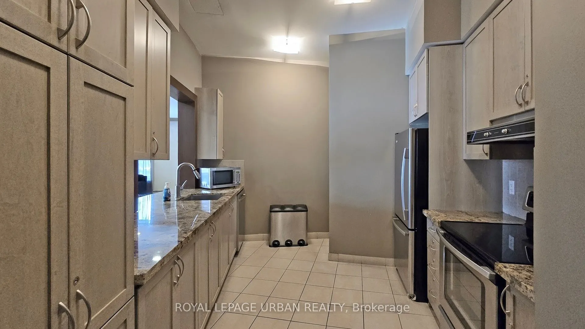 60 Heintzman Street, #428