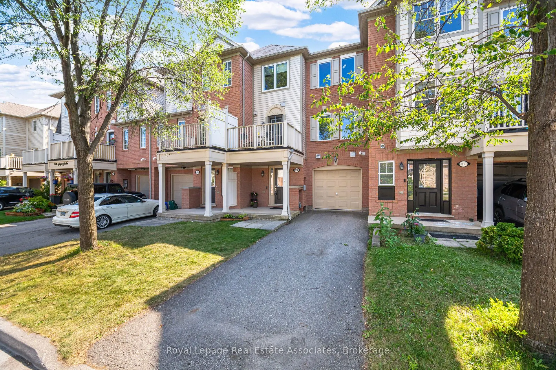 932 Burgess Gardens