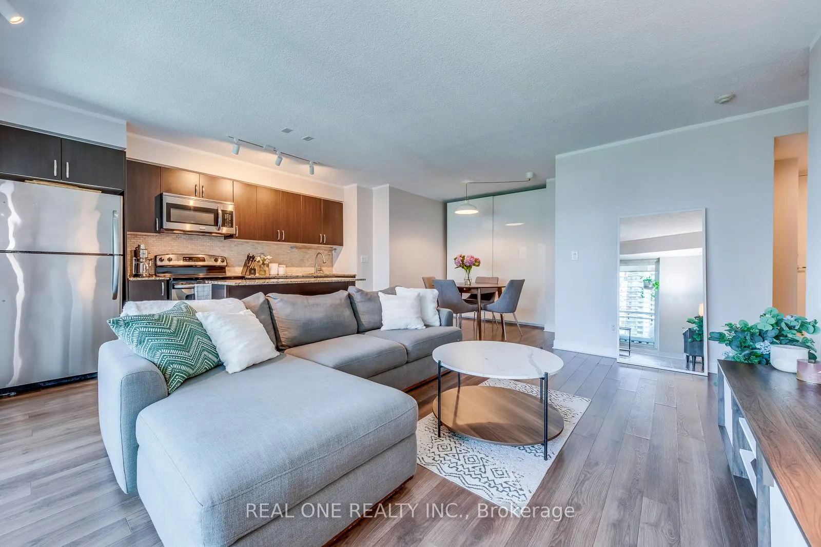 155 Legion Road N, #1414