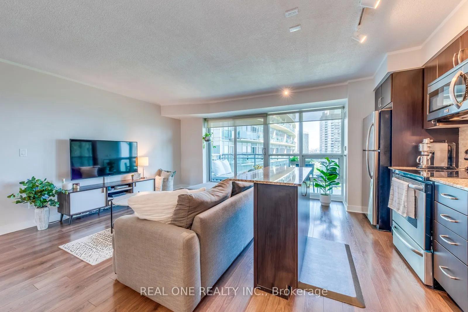 155 Legion Road N, #1414