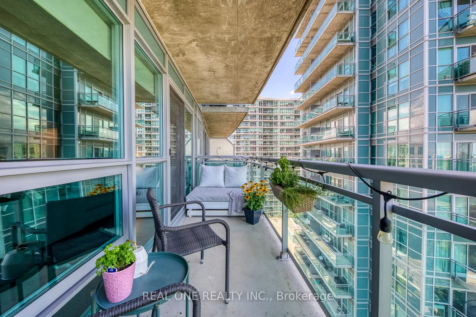 155 Legion Road N, #1414