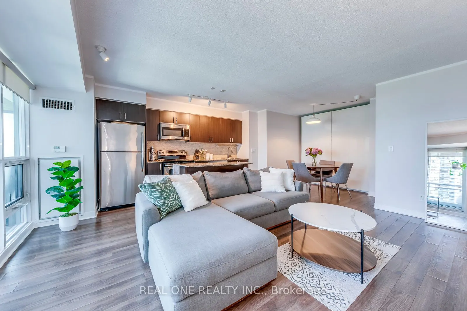 155 Legion Road N, #1414