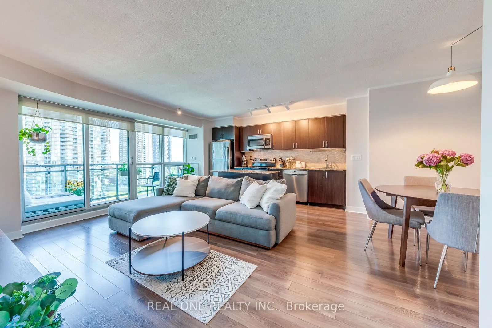 155 Legion Road N, #1414