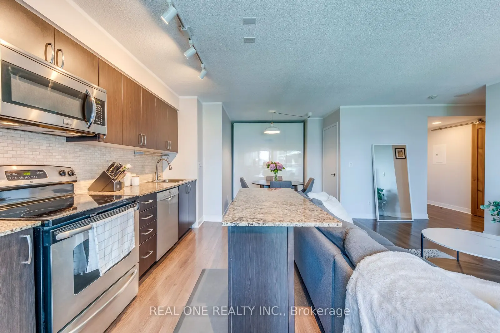 155 Legion Road N, #1414