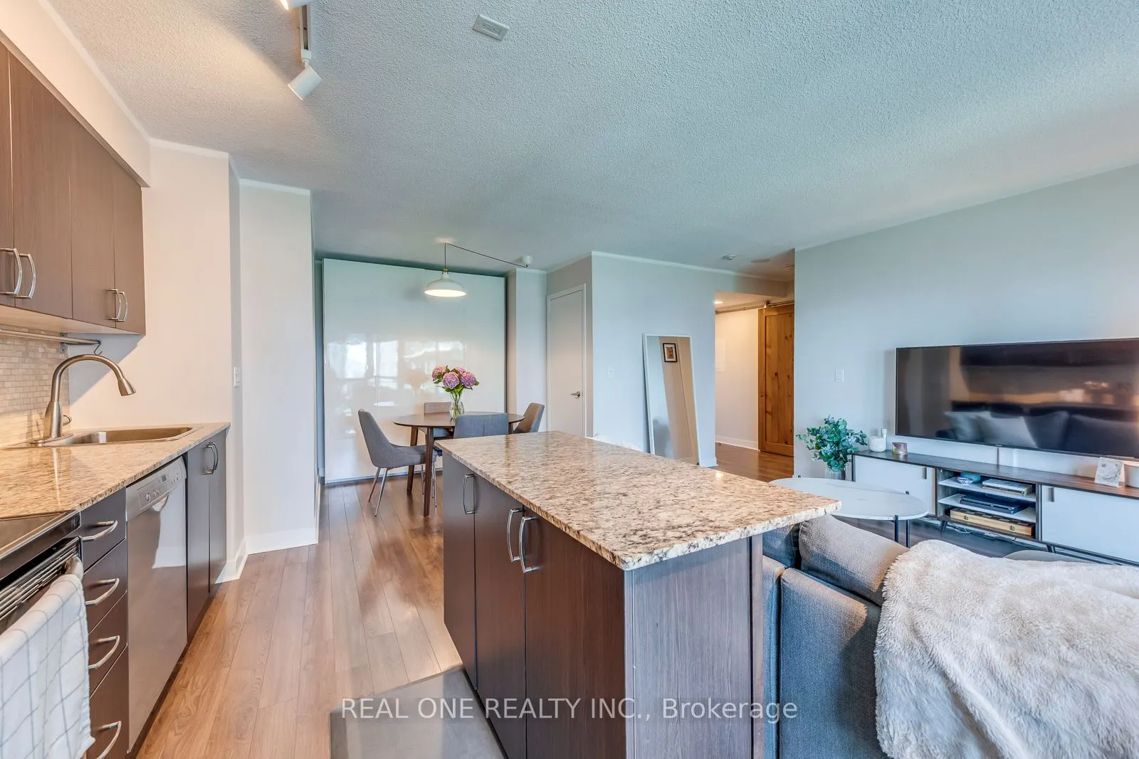 155 Legion Road N, #1414