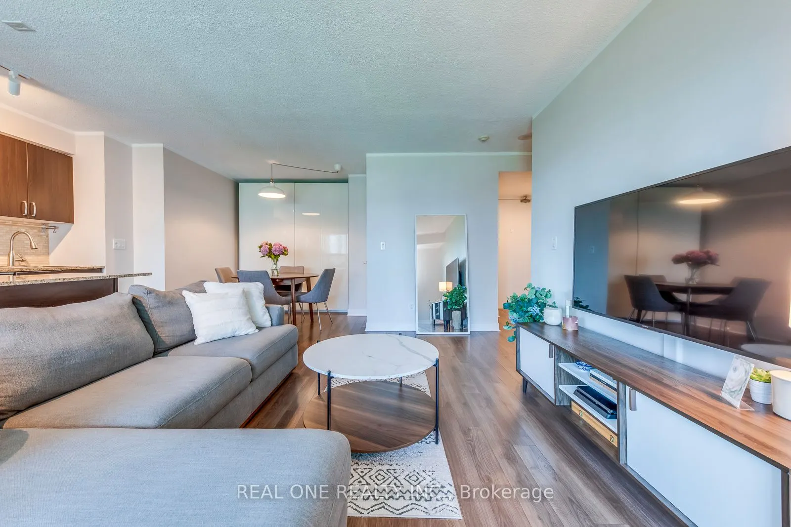 155 Legion Road N, #1414