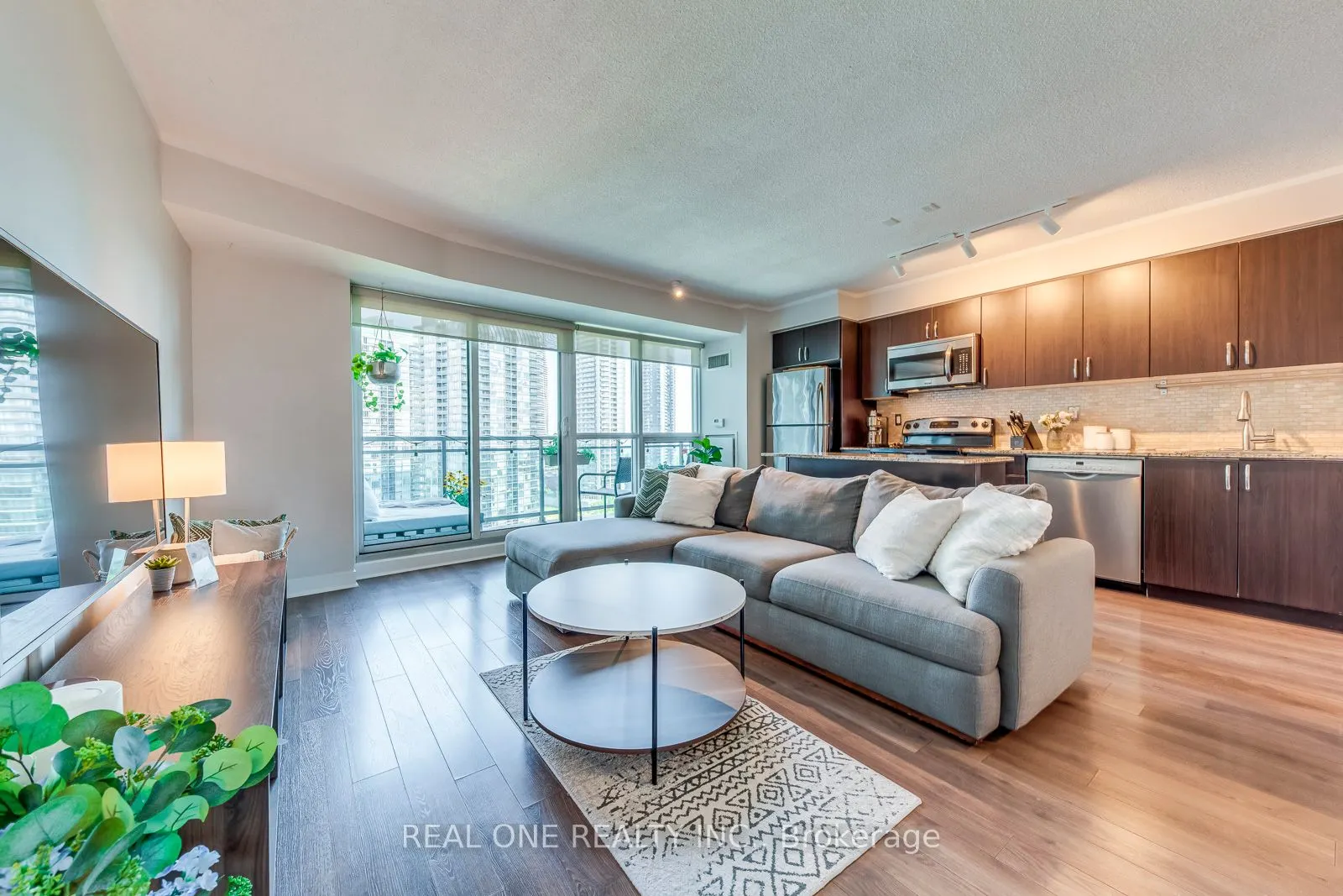 155 Legion Road N, #1414