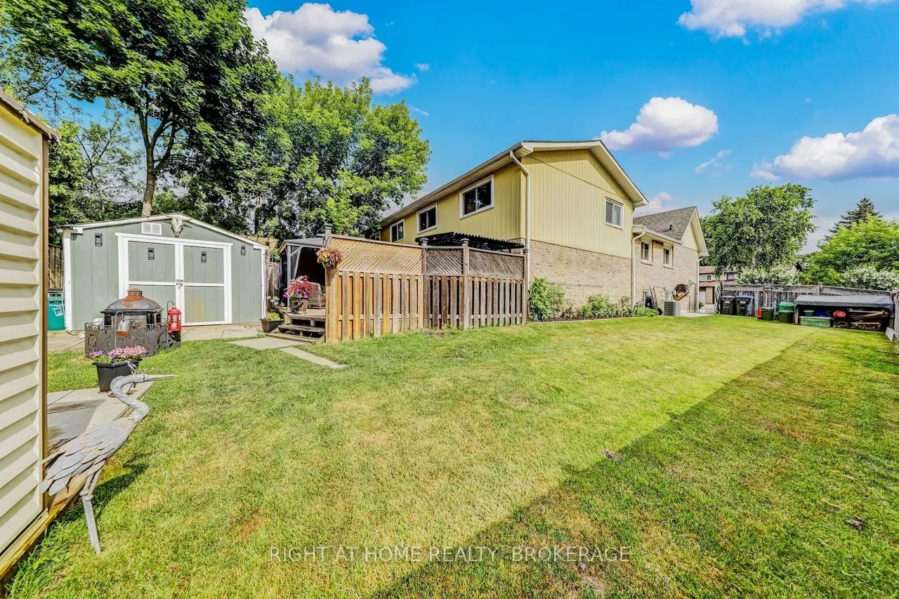 7327 Joliette Crescent