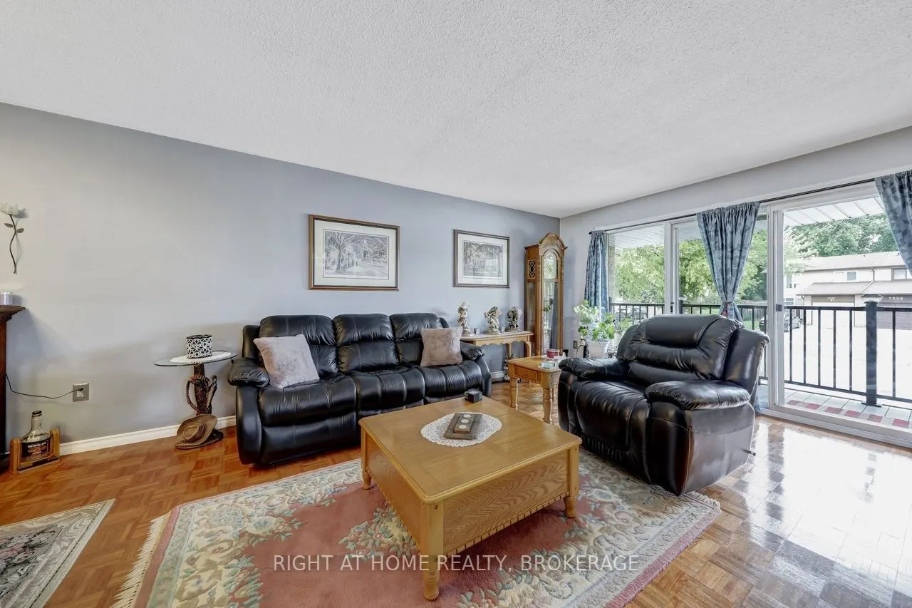 7327 Joliette Crescent